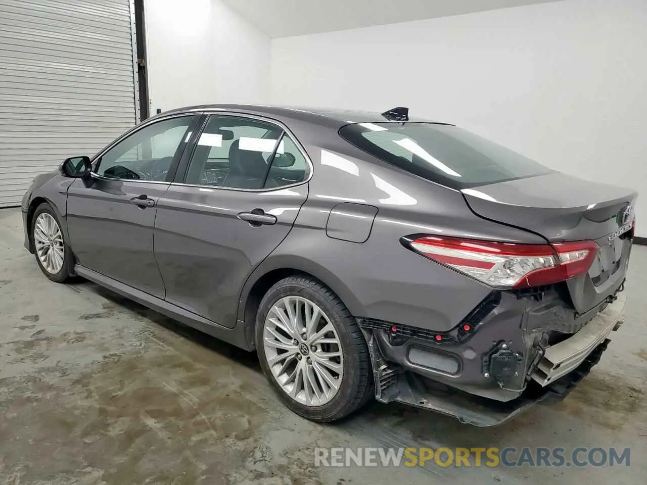 2 Photograph of a damaged car 4T1F11AK8LU961158 TOYOTA CAMRY 2020