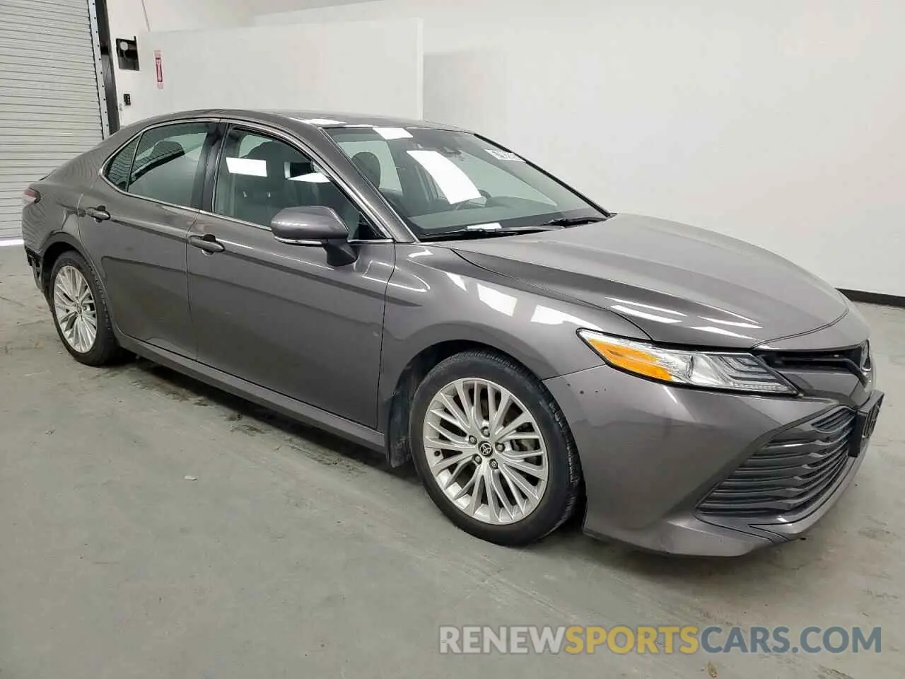 4 Photograph of a damaged car 4T1F11AK8LU961158 TOYOTA CAMRY 2020