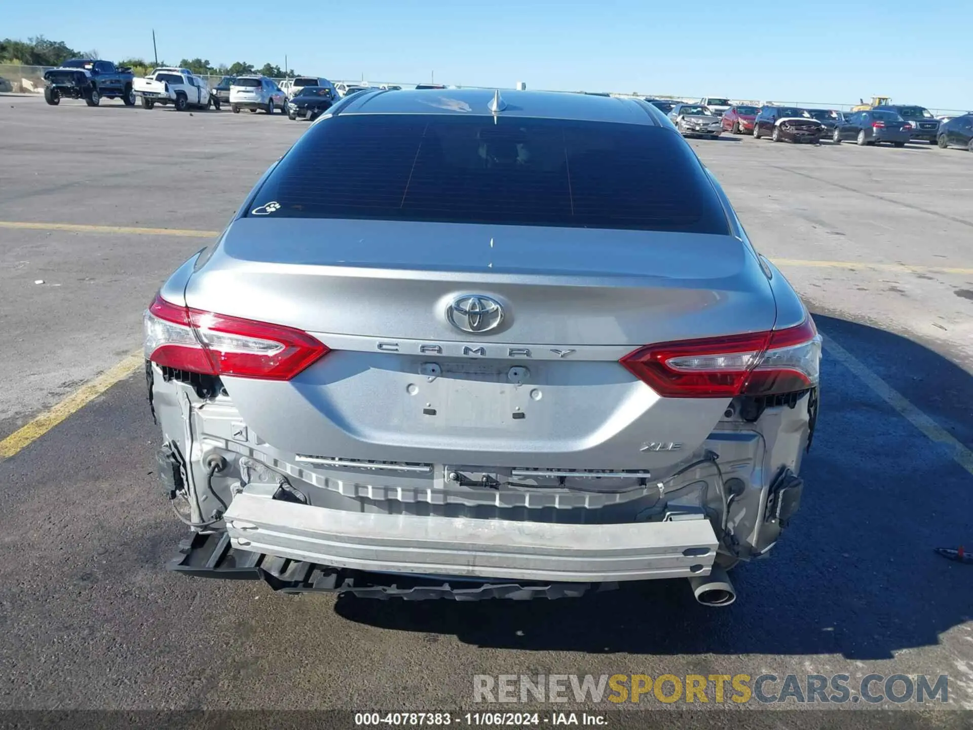 17 Photograph of a damaged car 4T1F11AK8LU990532 TOYOTA CAMRY 2020