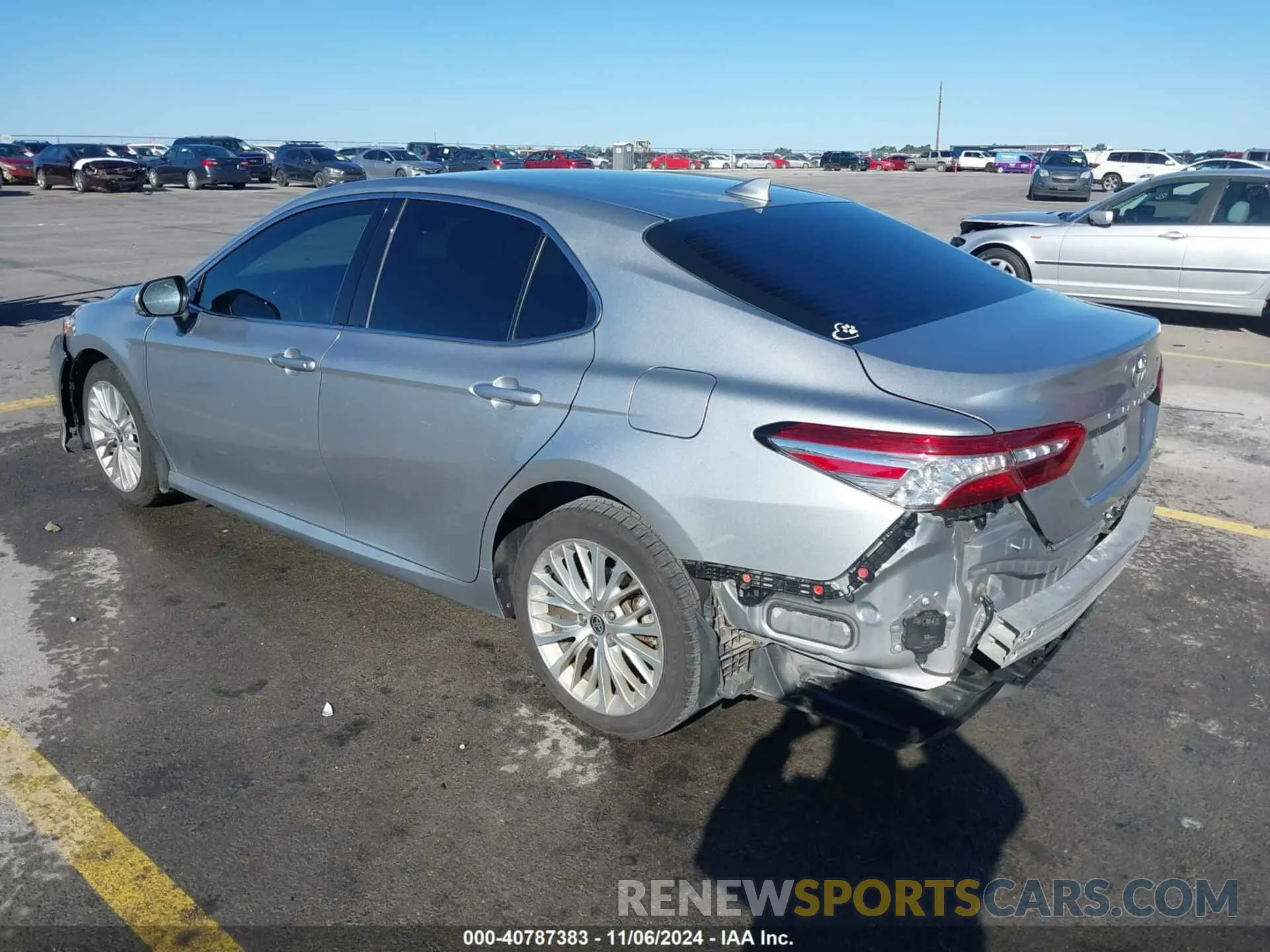 3 Photograph of a damaged car 4T1F11AK8LU990532 TOYOTA CAMRY 2020
