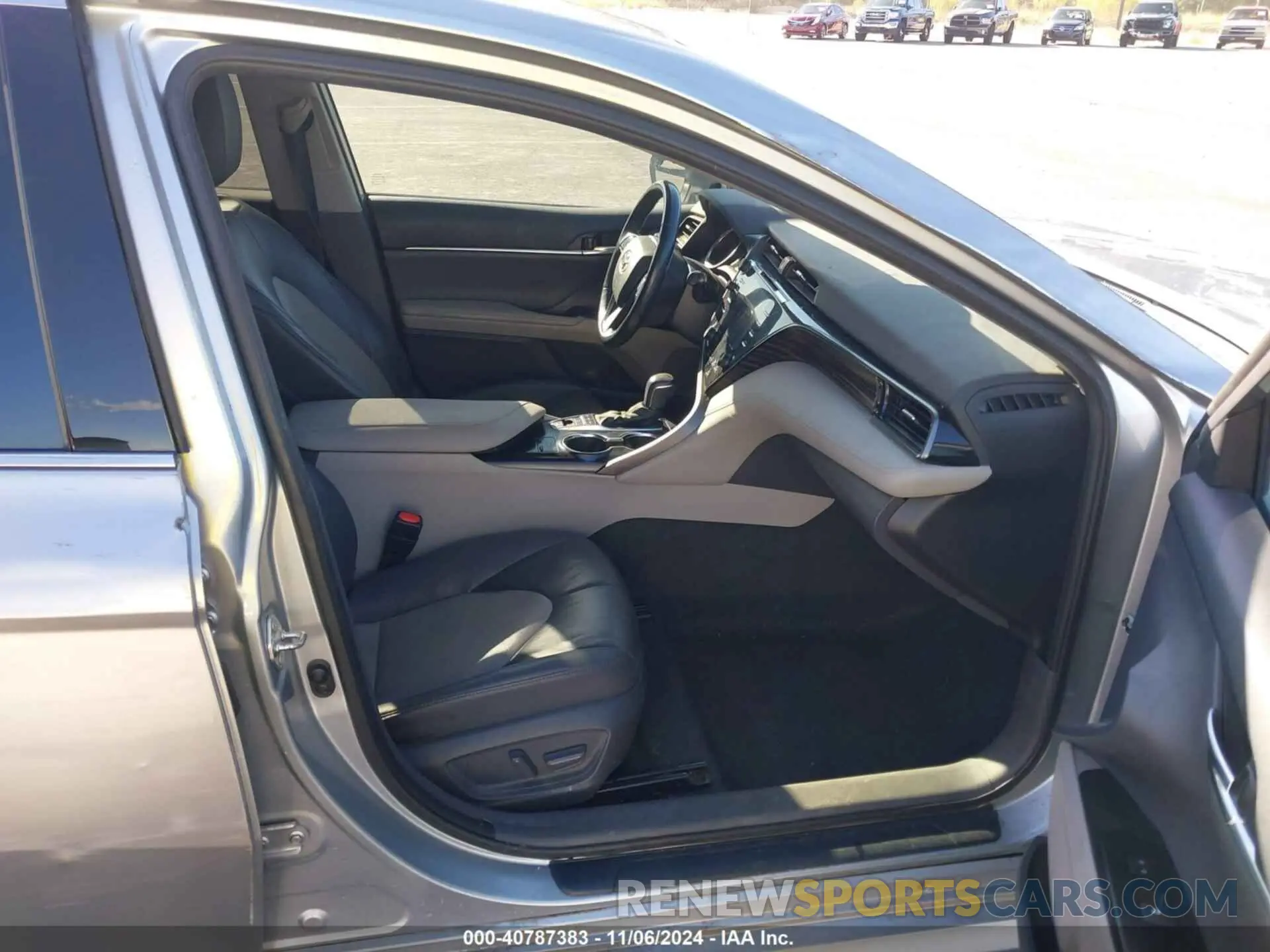 5 Photograph of a damaged car 4T1F11AK8LU990532 TOYOTA CAMRY 2020