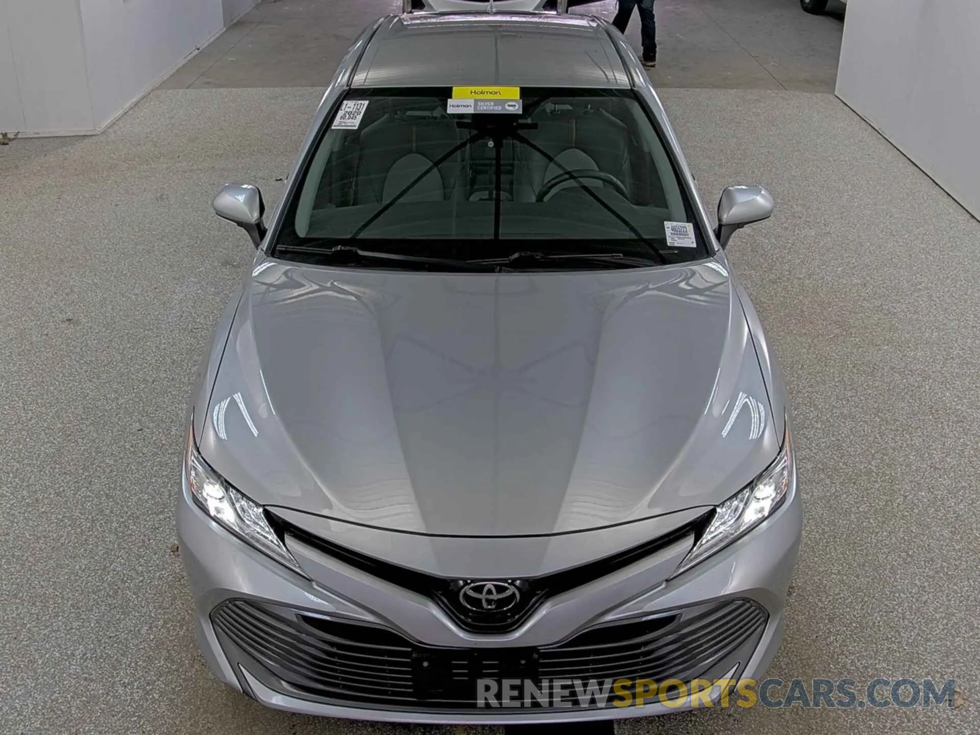29 Photograph of a damaged car 4T1F11AK8LU994855 TOYOTA CAMRY 2020