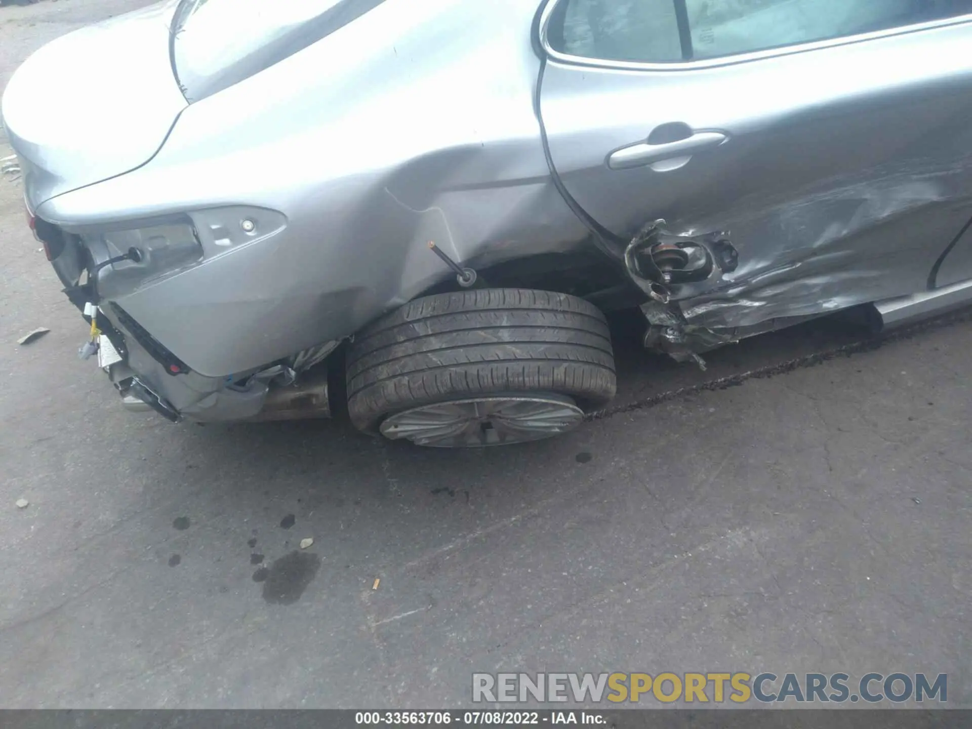 6 Photograph of a damaged car 4T1F11AK9LU896479 TOYOTA CAMRY 2020