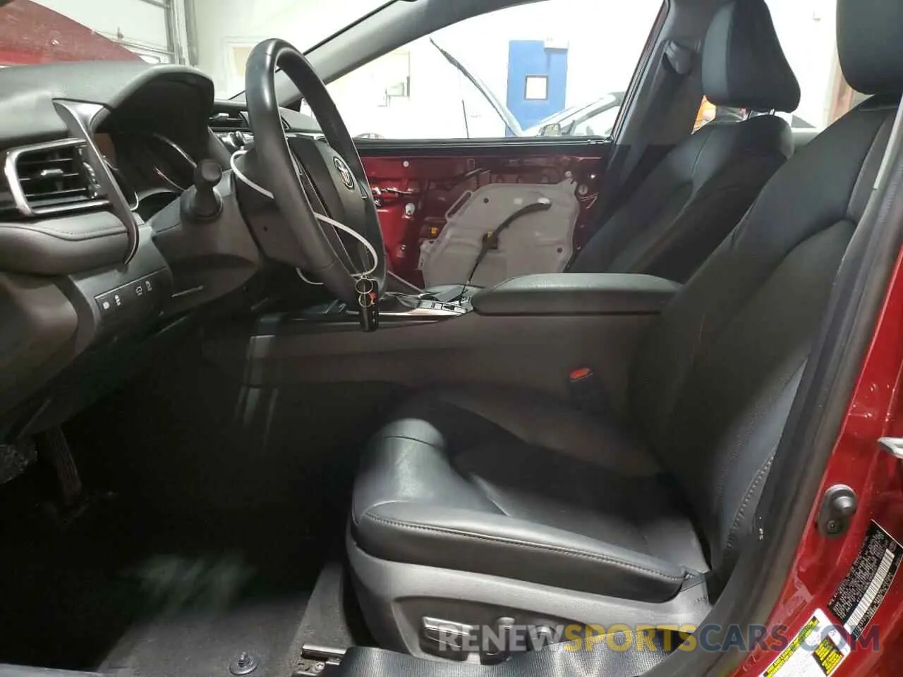 7 Photograph of a damaged car 4T1F11AK9LU906587 TOYOTA CAMRY 2020