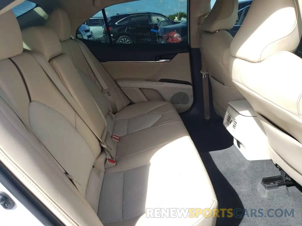 10 Photograph of a damaged car 4T1F11AK9LU943218 TOYOTA CAMRY 2020