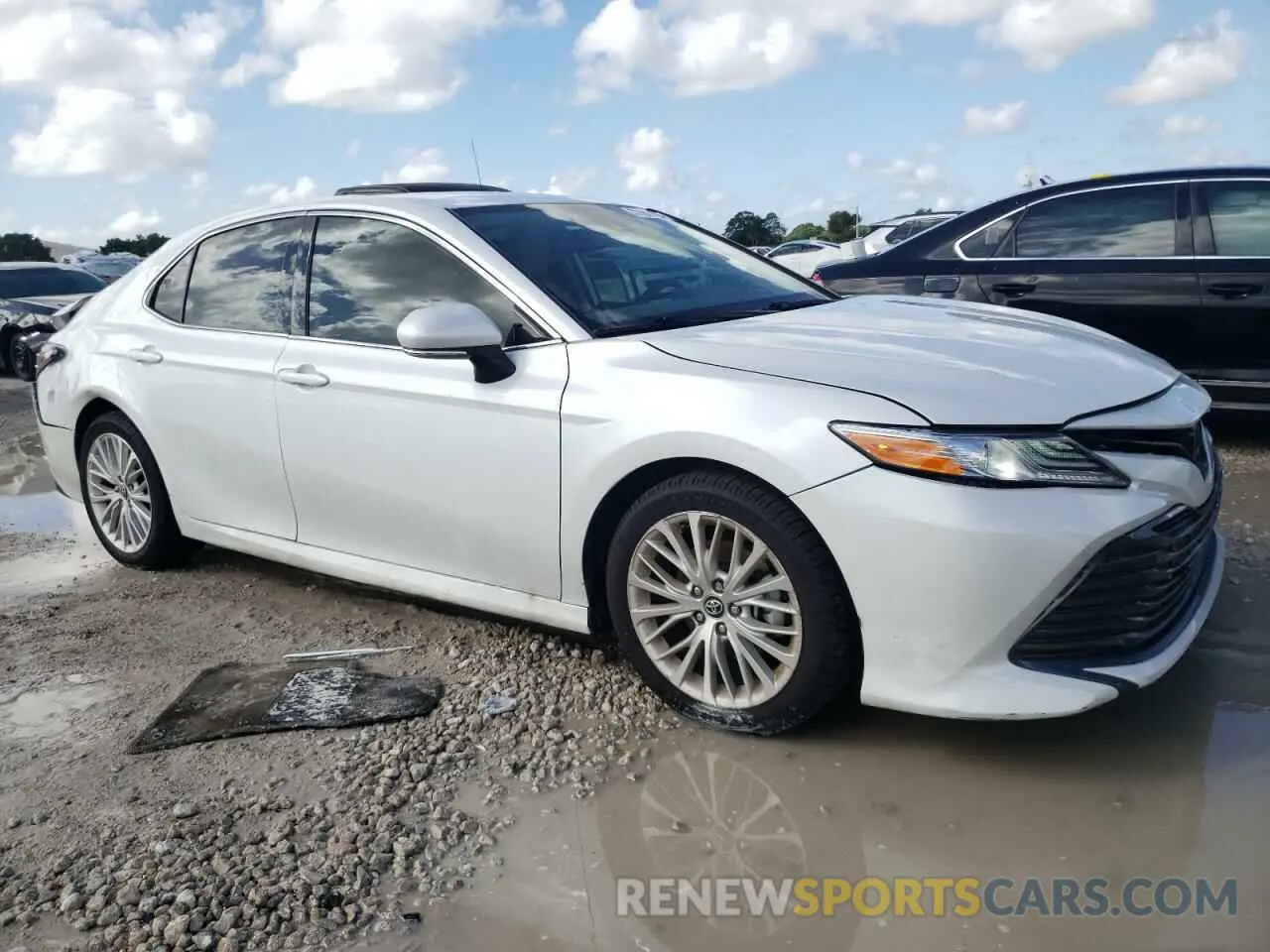 4 Photograph of a damaged car 4T1F11AK9LU943218 TOYOTA CAMRY 2020