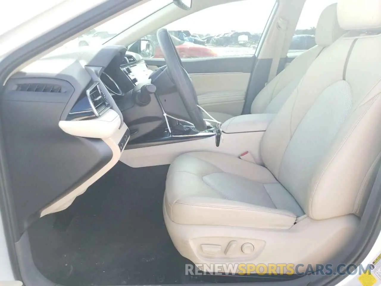 7 Photograph of a damaged car 4T1F11AK9LU943218 TOYOTA CAMRY 2020