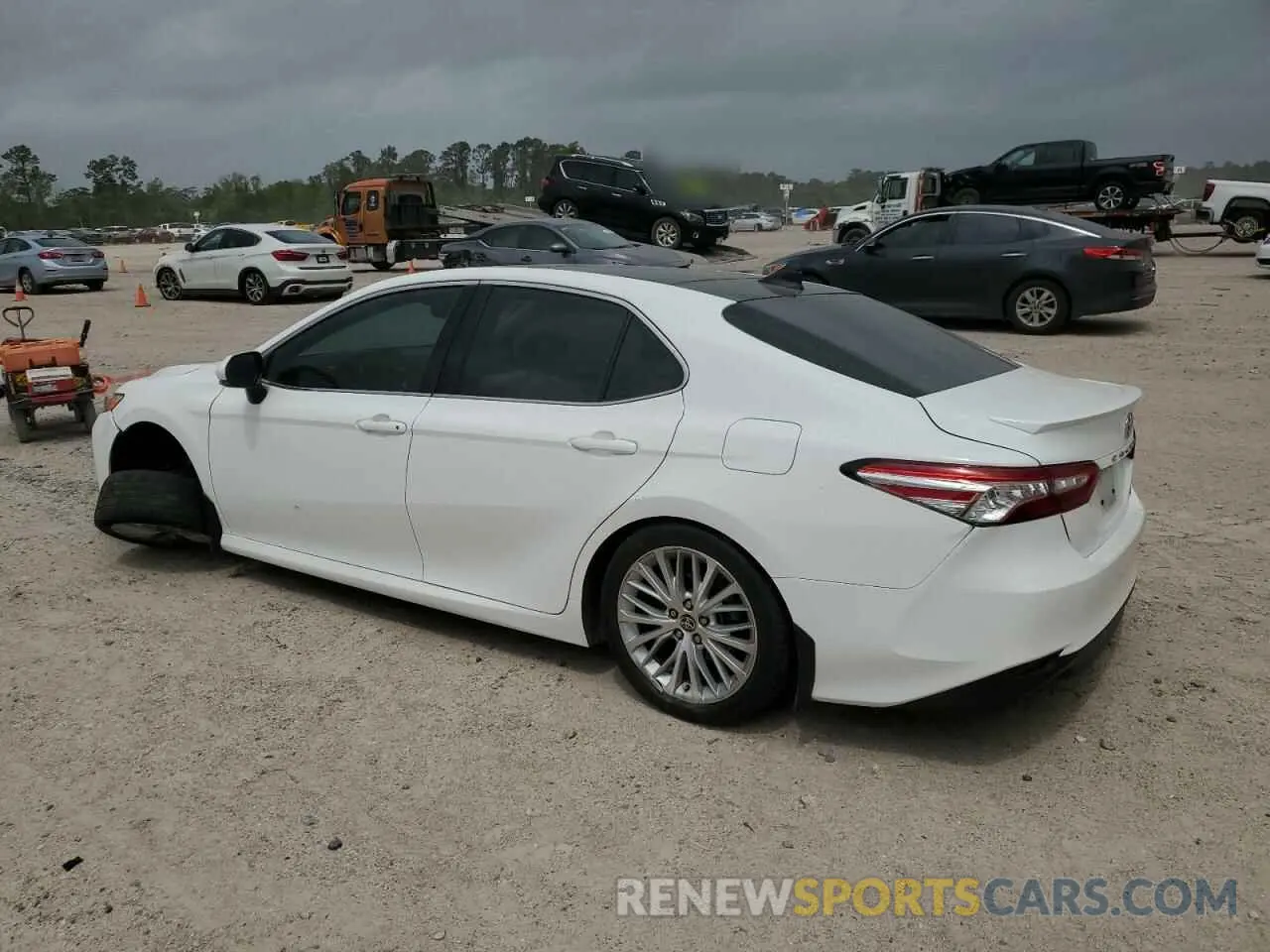 2 Photograph of a damaged car 4T1F11AK9LU975747 TOYOTA CAMRY 2020