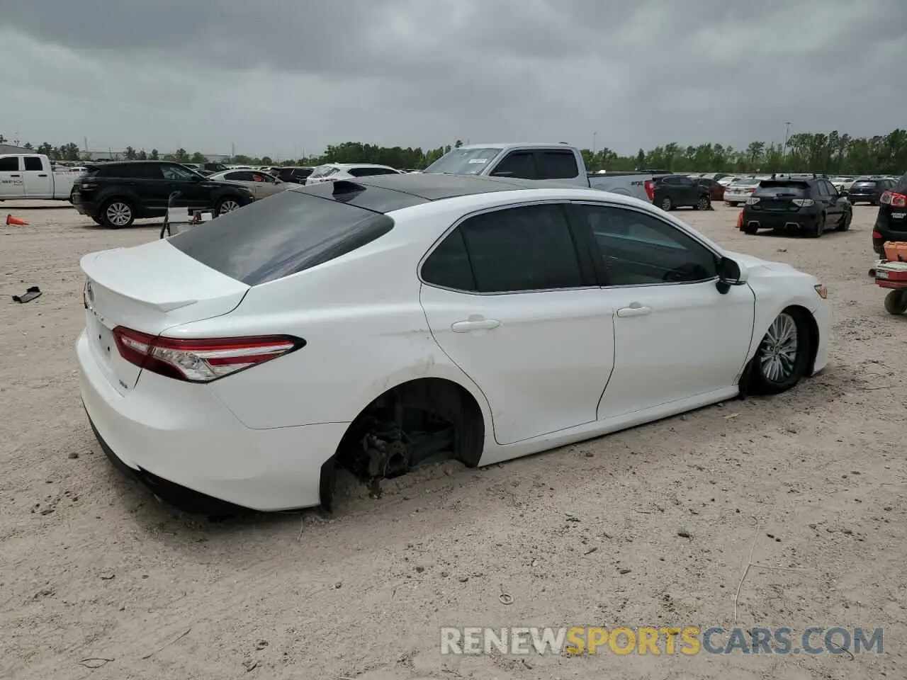 3 Photograph of a damaged car 4T1F11AK9LU975747 TOYOTA CAMRY 2020