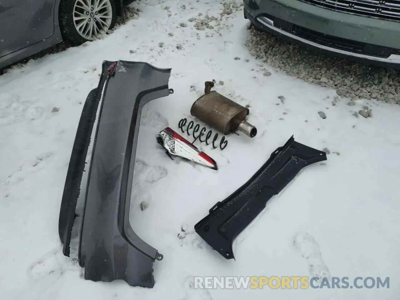 12 Photograph of a damaged car 4T1F11AKXLU863359 TOYOTA CAMRY 2020