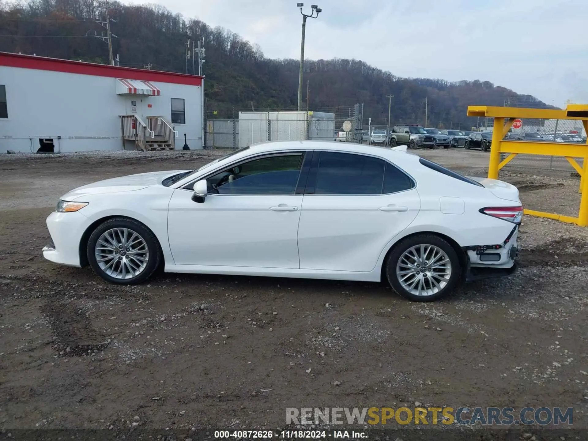 15 Photograph of a damaged car 4T1F11AKXLU886883 TOYOTA CAMRY 2020