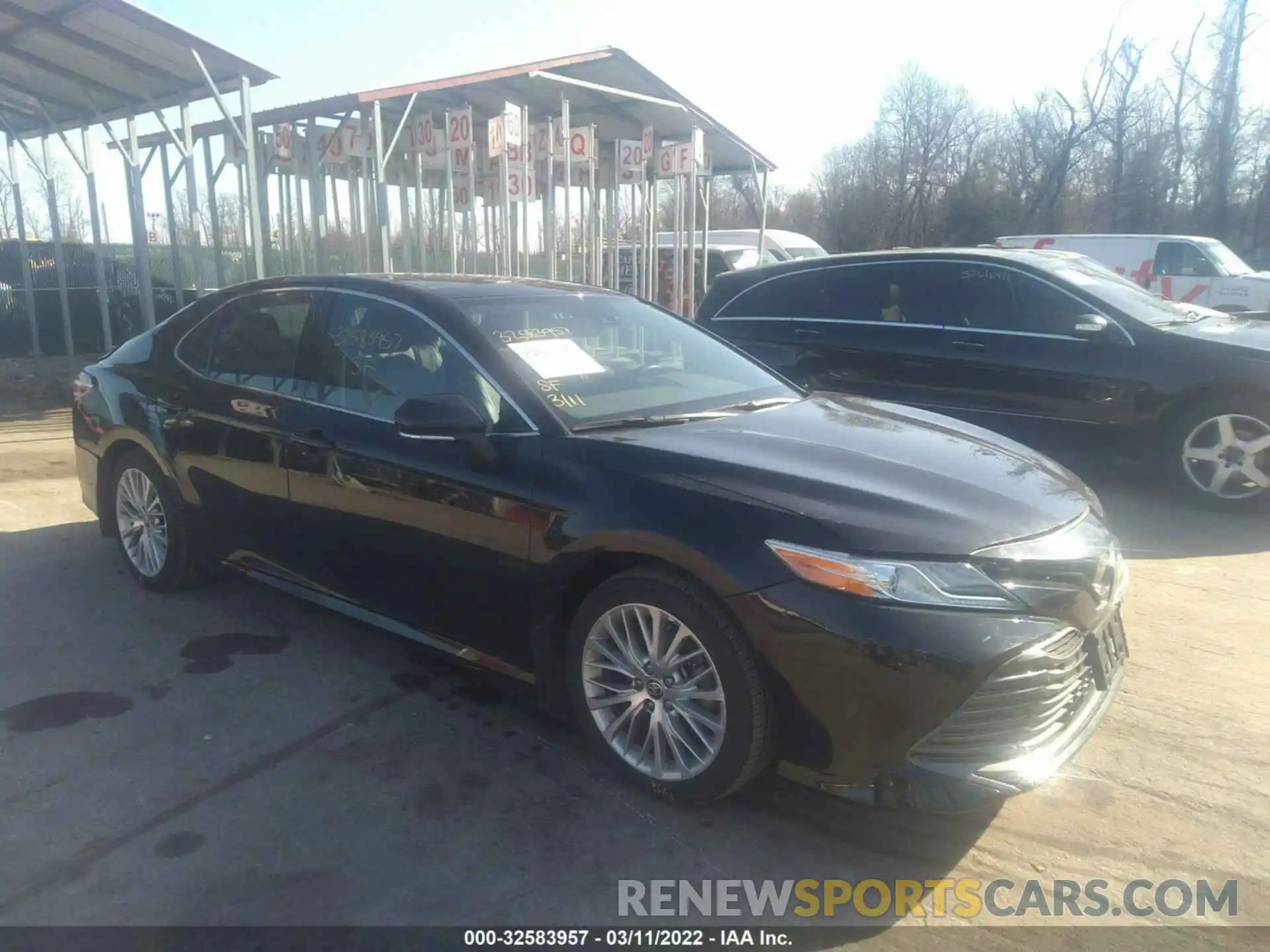 1 Photograph of a damaged car 4T1F11AKXLU990015 TOYOTA CAMRY 2020