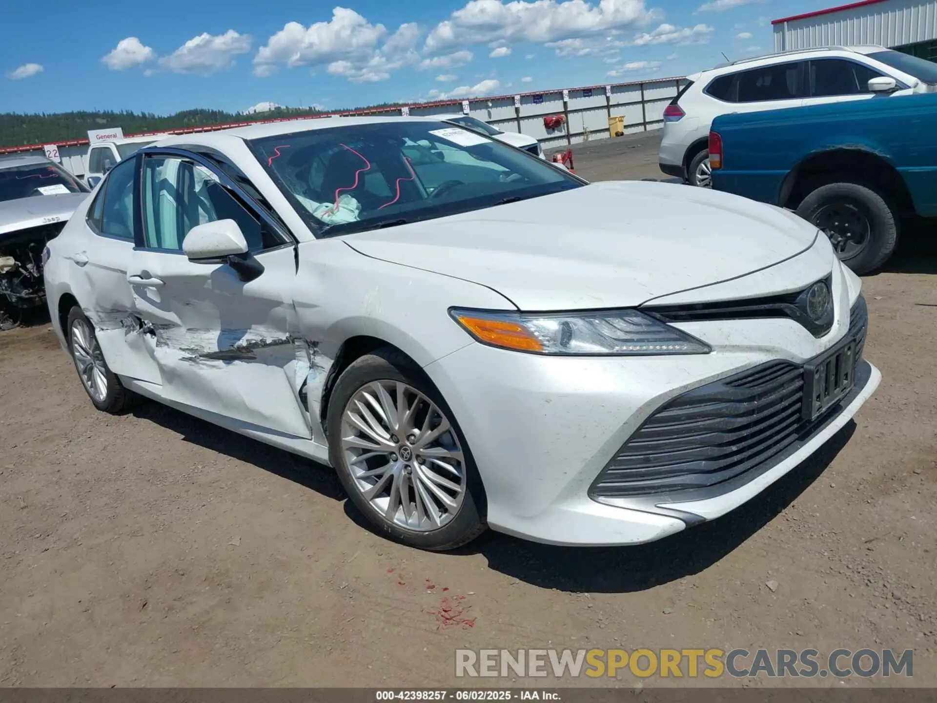1 Photograph of a damaged car 4T1F11BK0LU008295 TOYOTA CAMRY 2020