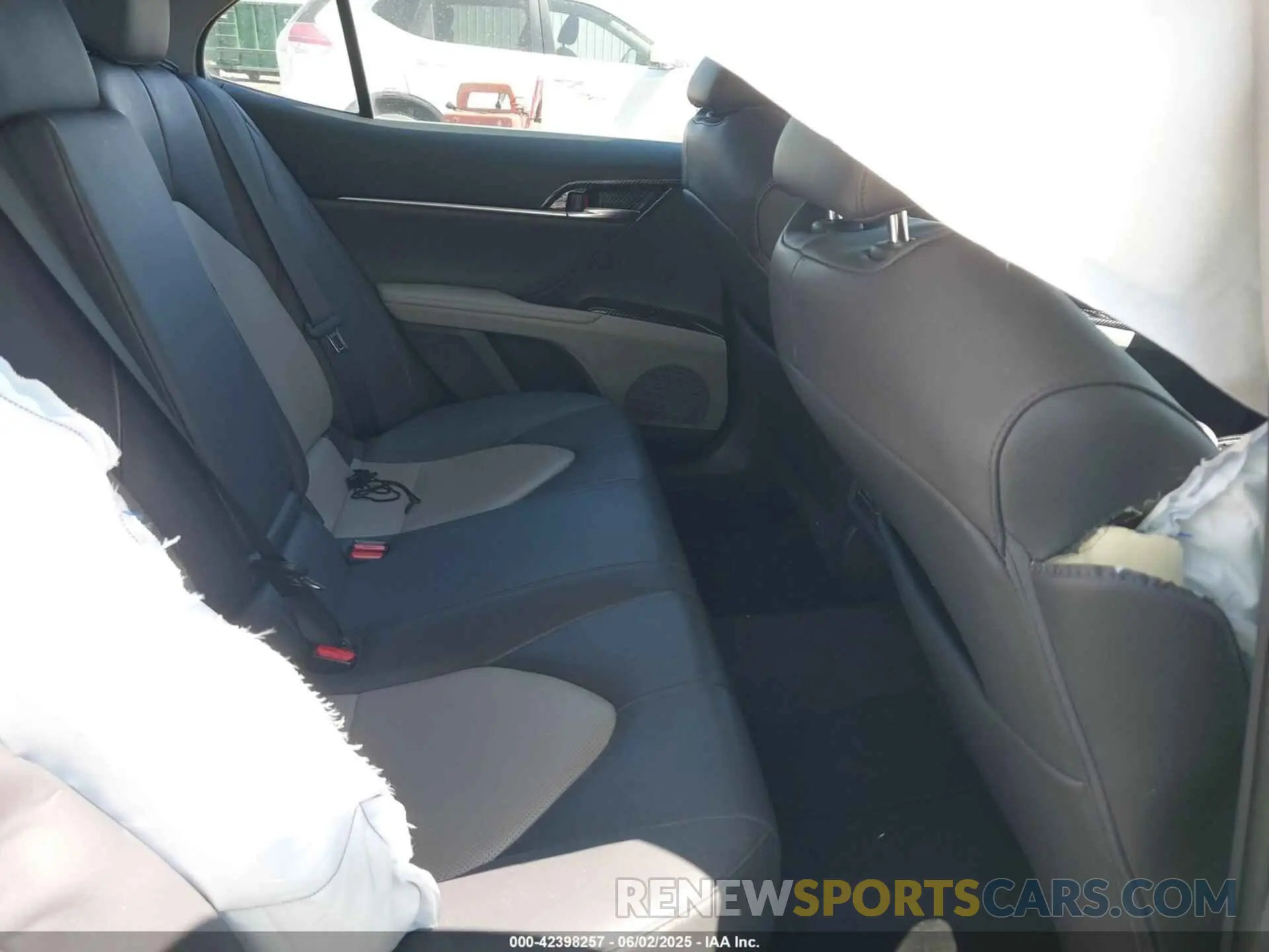 8 Photograph of a damaged car 4T1F11BK0LU008295 TOYOTA CAMRY 2020