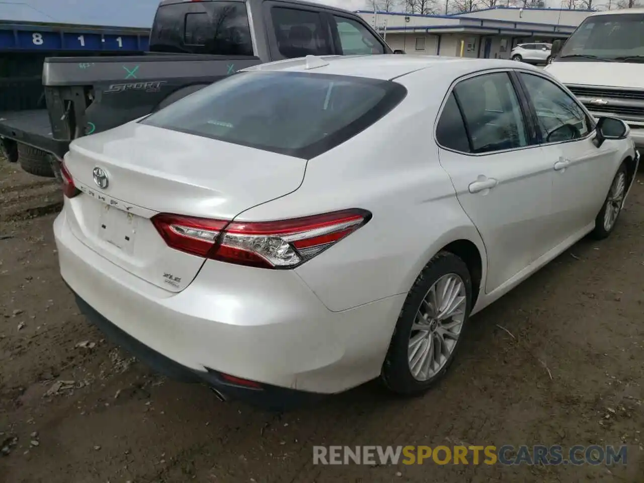 4 Photograph of a damaged car 4T1F11BK1LU003736 TOYOTA CAMRY 2020