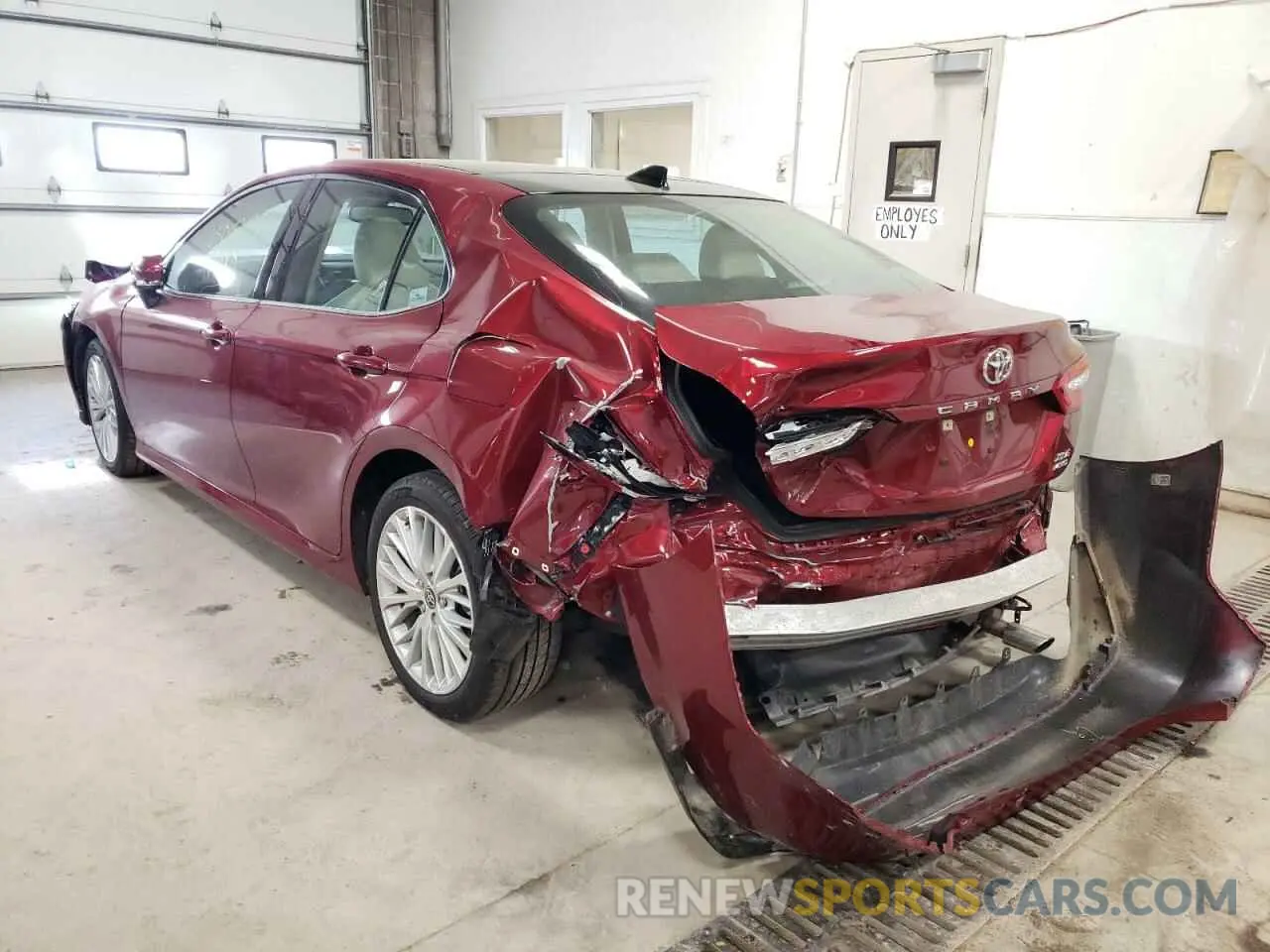 3 Photograph of a damaged car 4T1F11BK2LU009173 TOYOTA CAMRY 2020