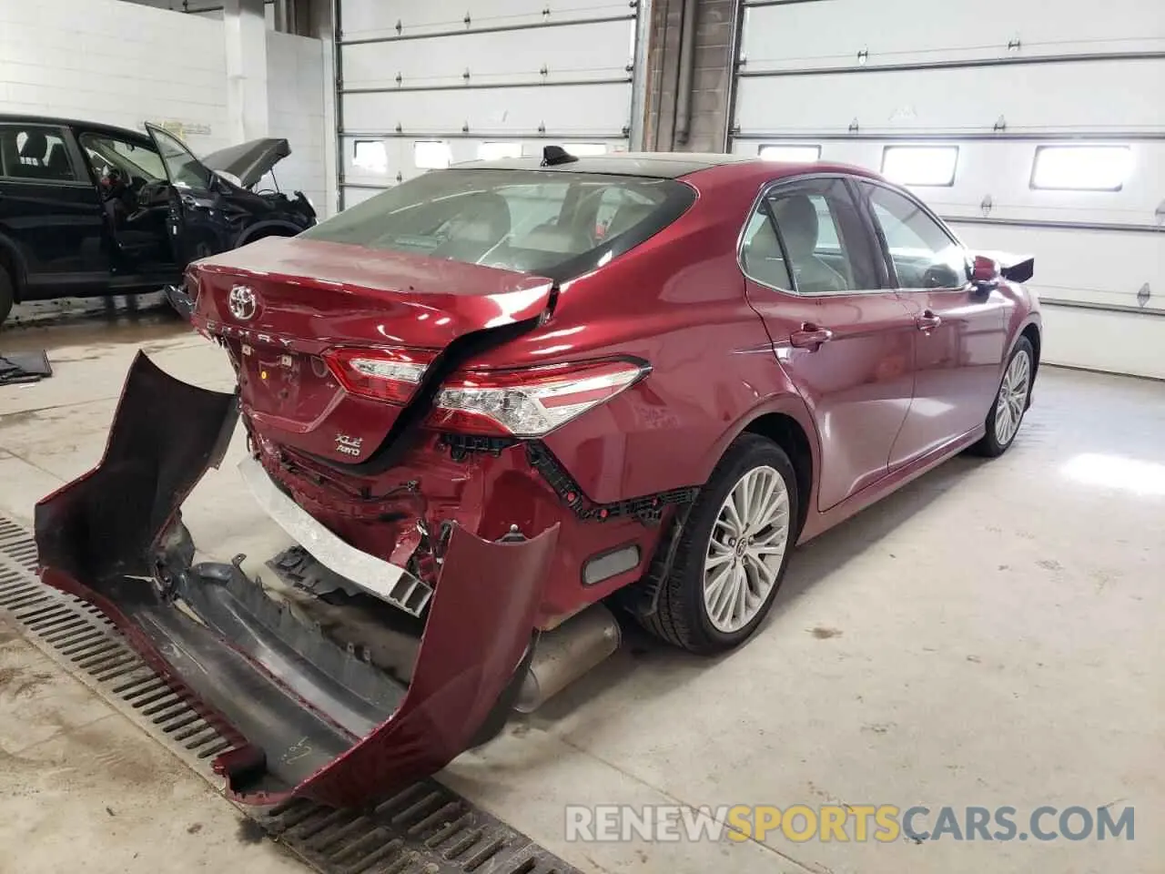 4 Photograph of a damaged car 4T1F11BK2LU009173 TOYOTA CAMRY 2020