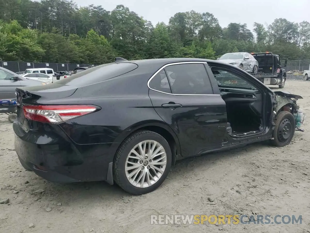 3 Photograph of a damaged car 4T1F11BK3LU014043 TOYOTA CAMRY 2020