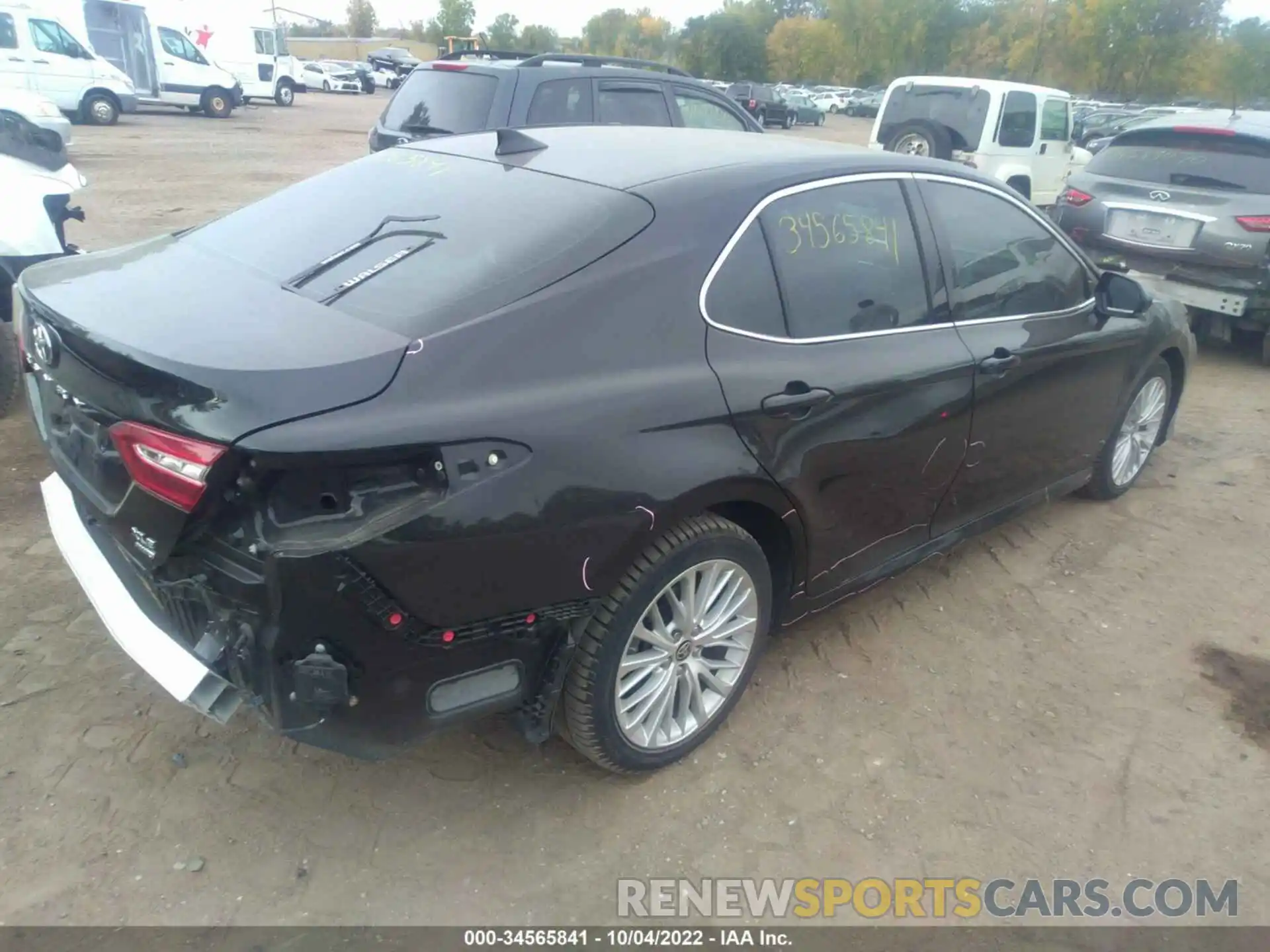 4 Photograph of a damaged car 4T1F11BK3LU015354 TOYOTA CAMRY 2020