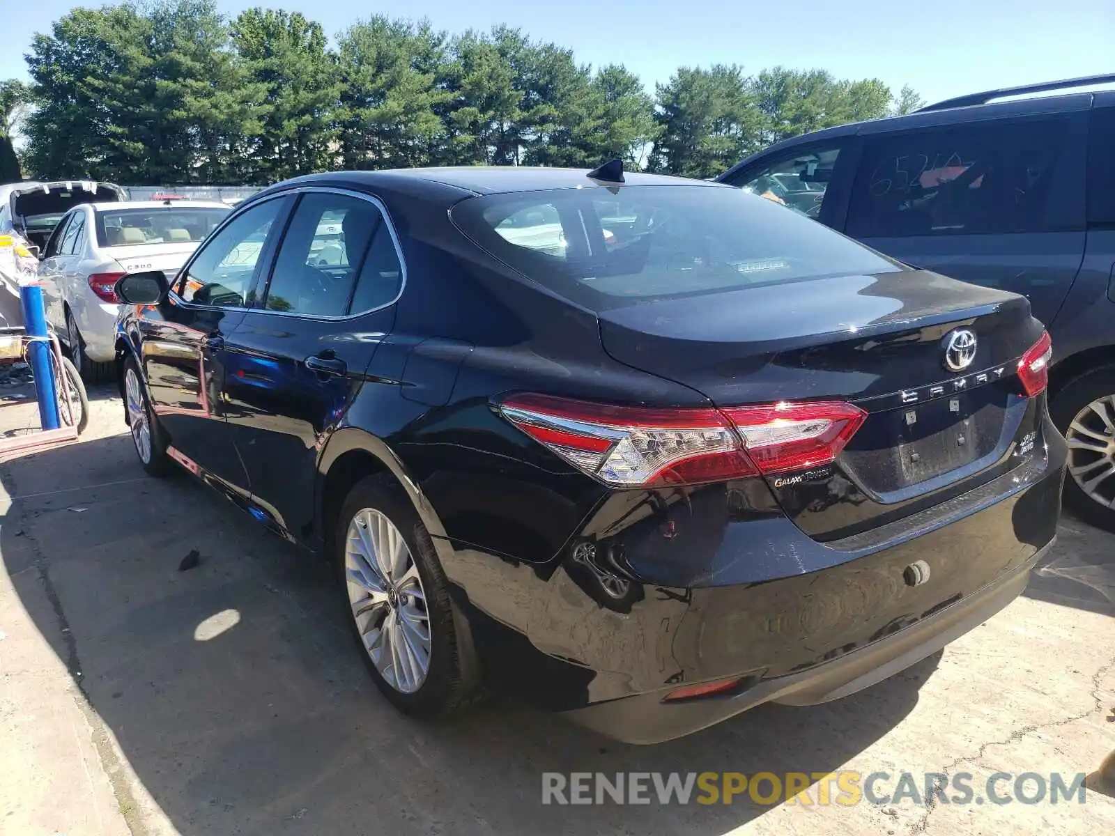 3 Photograph of a damaged car 4T1F11BK8LU013907 TOYOTA CAMRY 2020