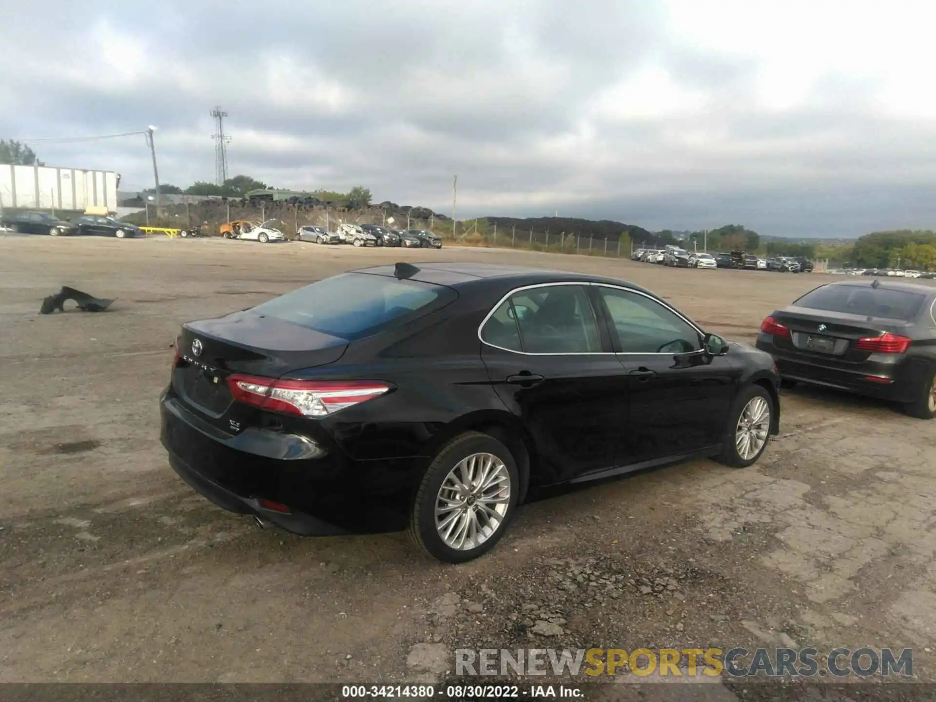 4 Photograph of a damaged car 4T1F11BK9LU019134 TOYOTA CAMRY 2020