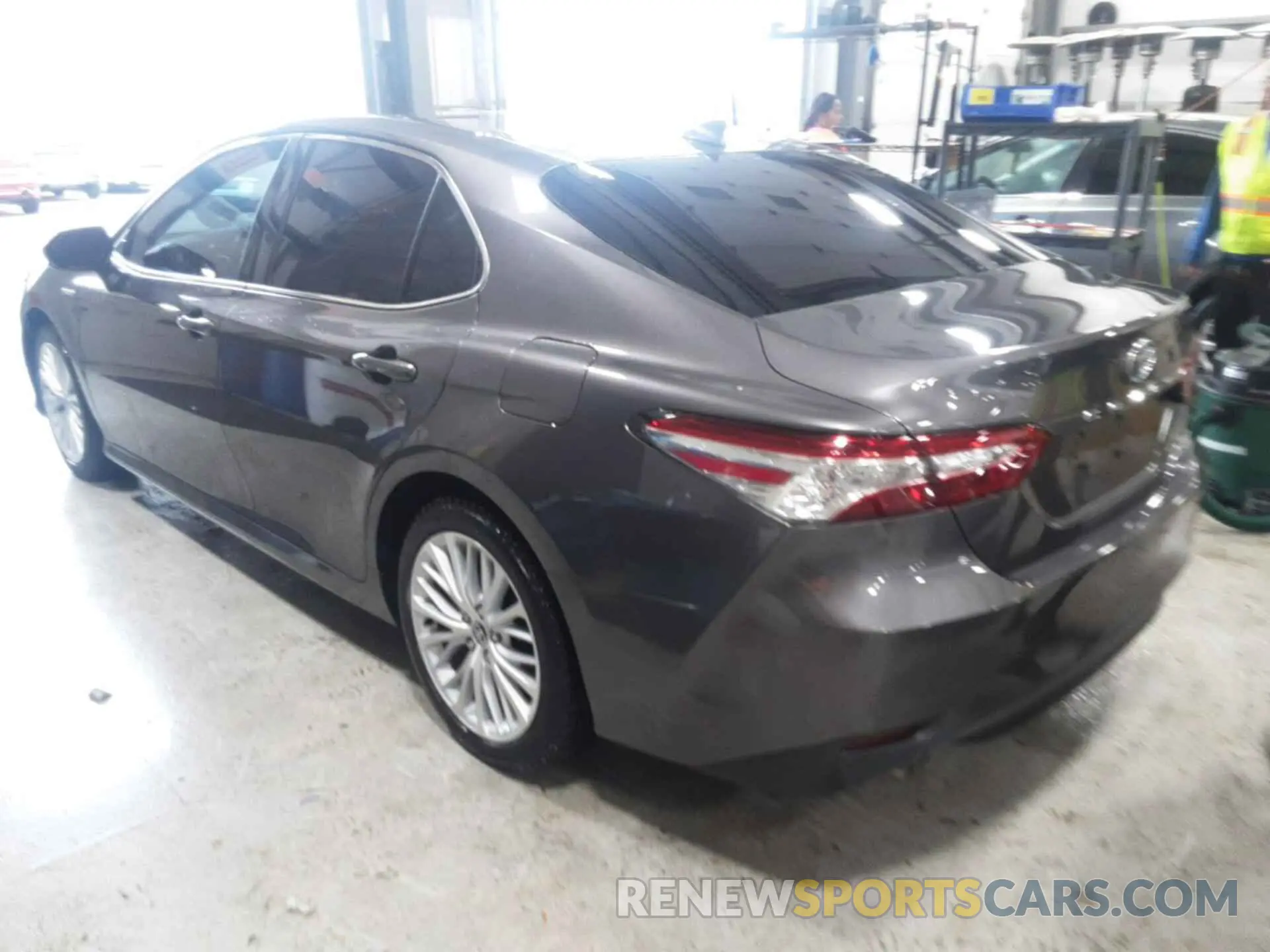 28 Photograph of a damaged car 4T1F31AK0LU014898 TOYOTA CAMRY 2020