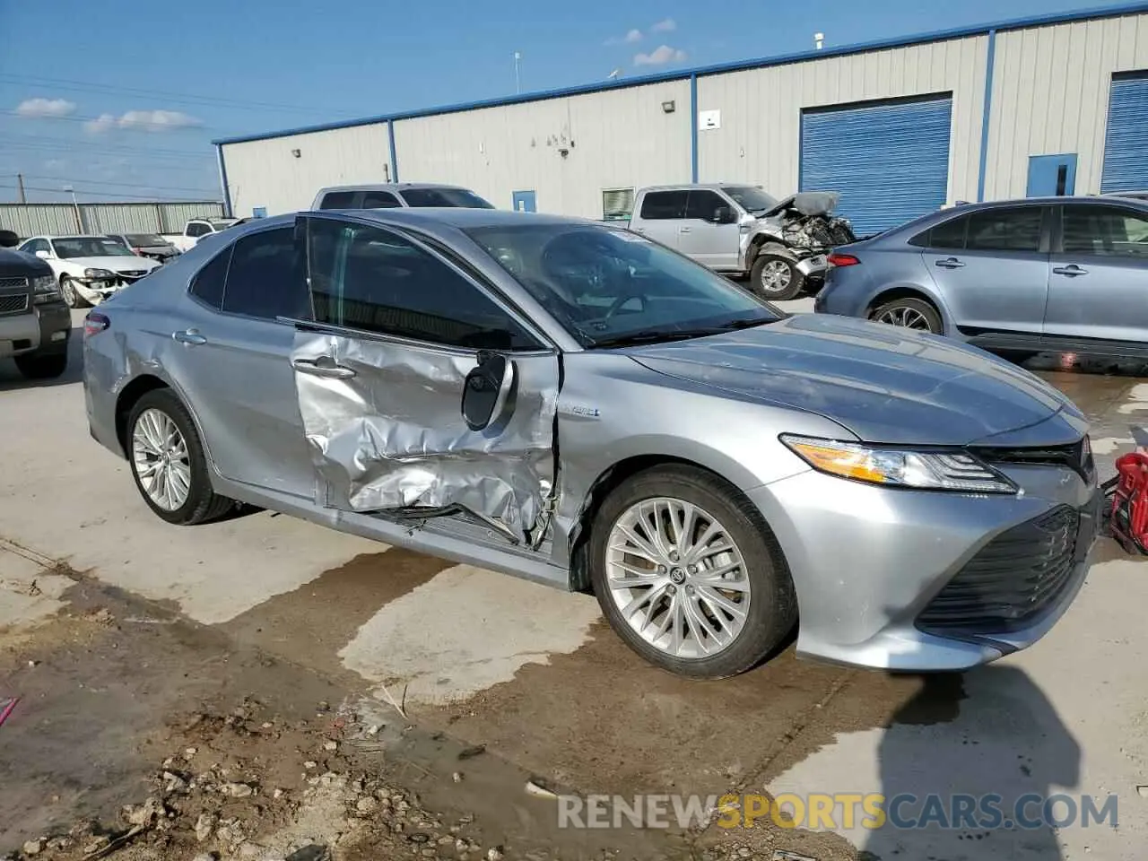 4 Photograph of a damaged car 4T1F31AK0LU525365 TOYOTA CAMRY 2020