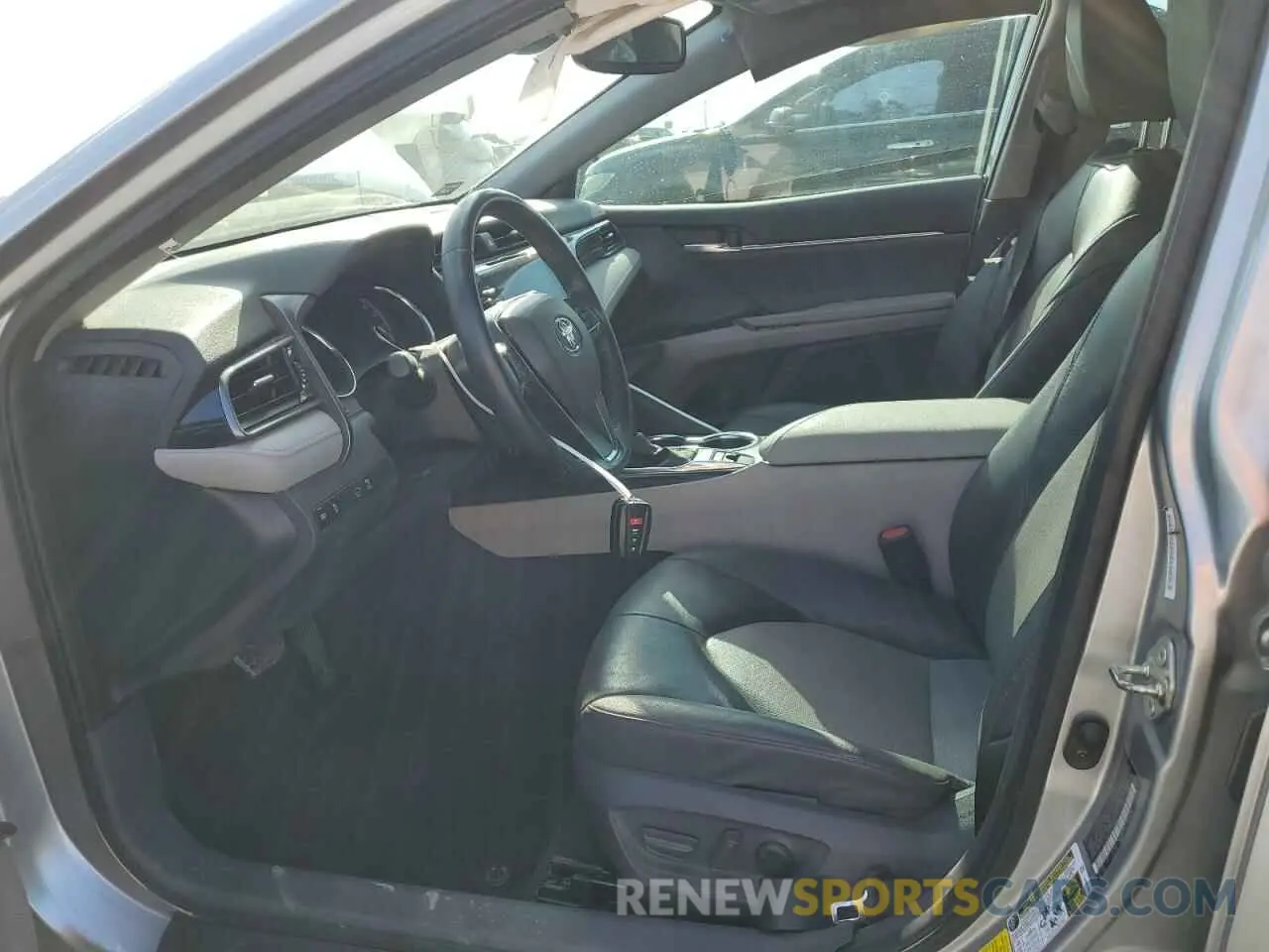 7 Photograph of a damaged car 4T1F31AK0LU525365 TOYOTA CAMRY 2020