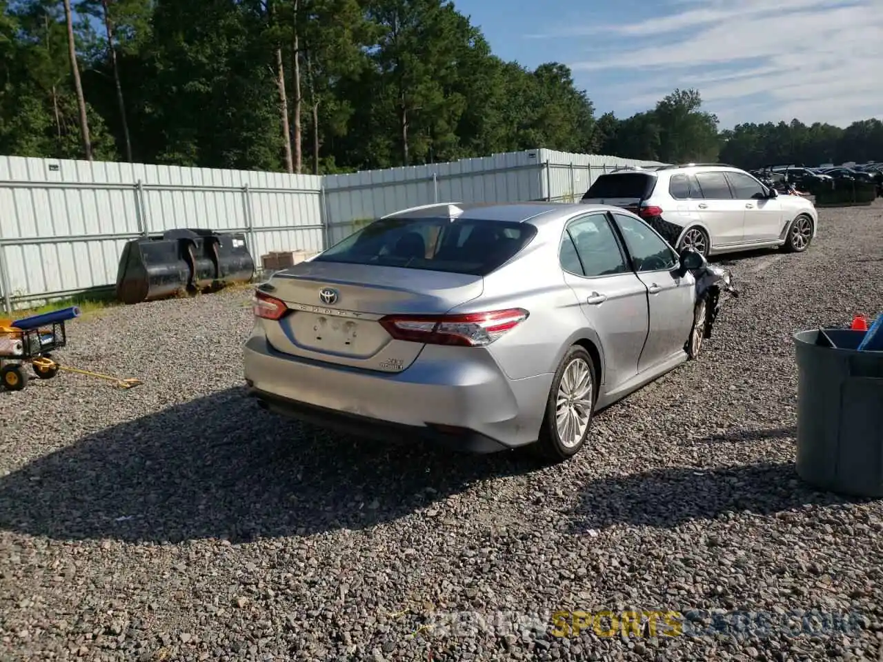 4 Photograph of a damaged car 4T1F31AK0LU532168 TOYOTA CAMRY 2020