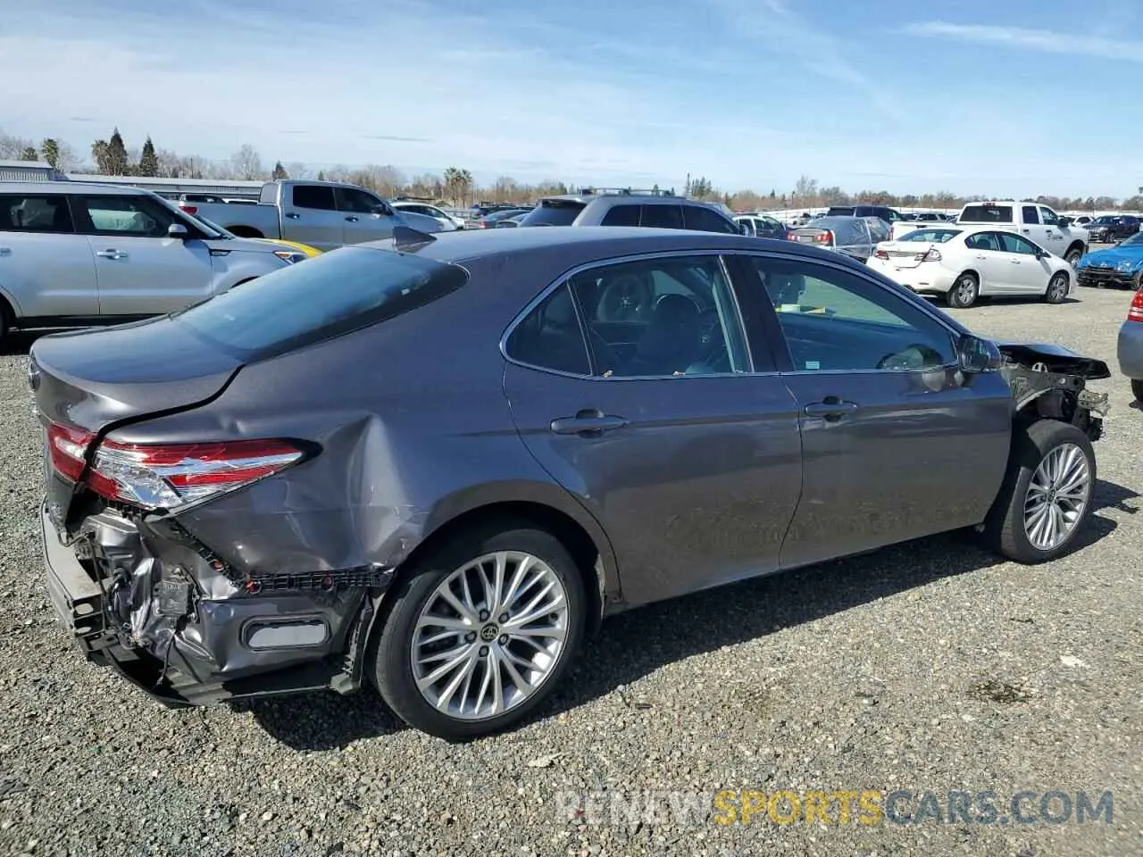 3 Photograph of a damaged car 4T1F31AK0LU535538 TOYOTA CAMRY 2020