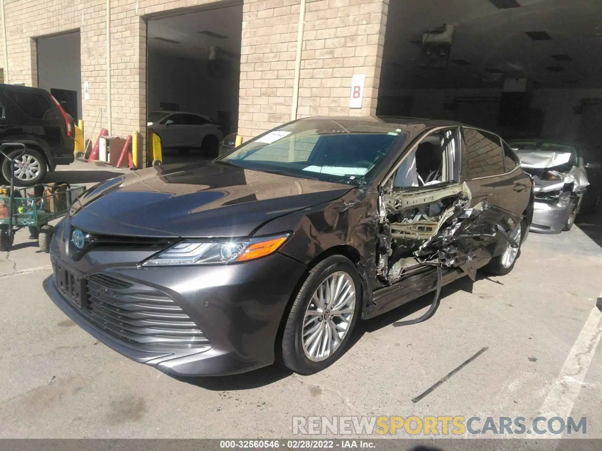 2 Photograph of a damaged car 4T1F31AK0LU542358 TOYOTA CAMRY 2020