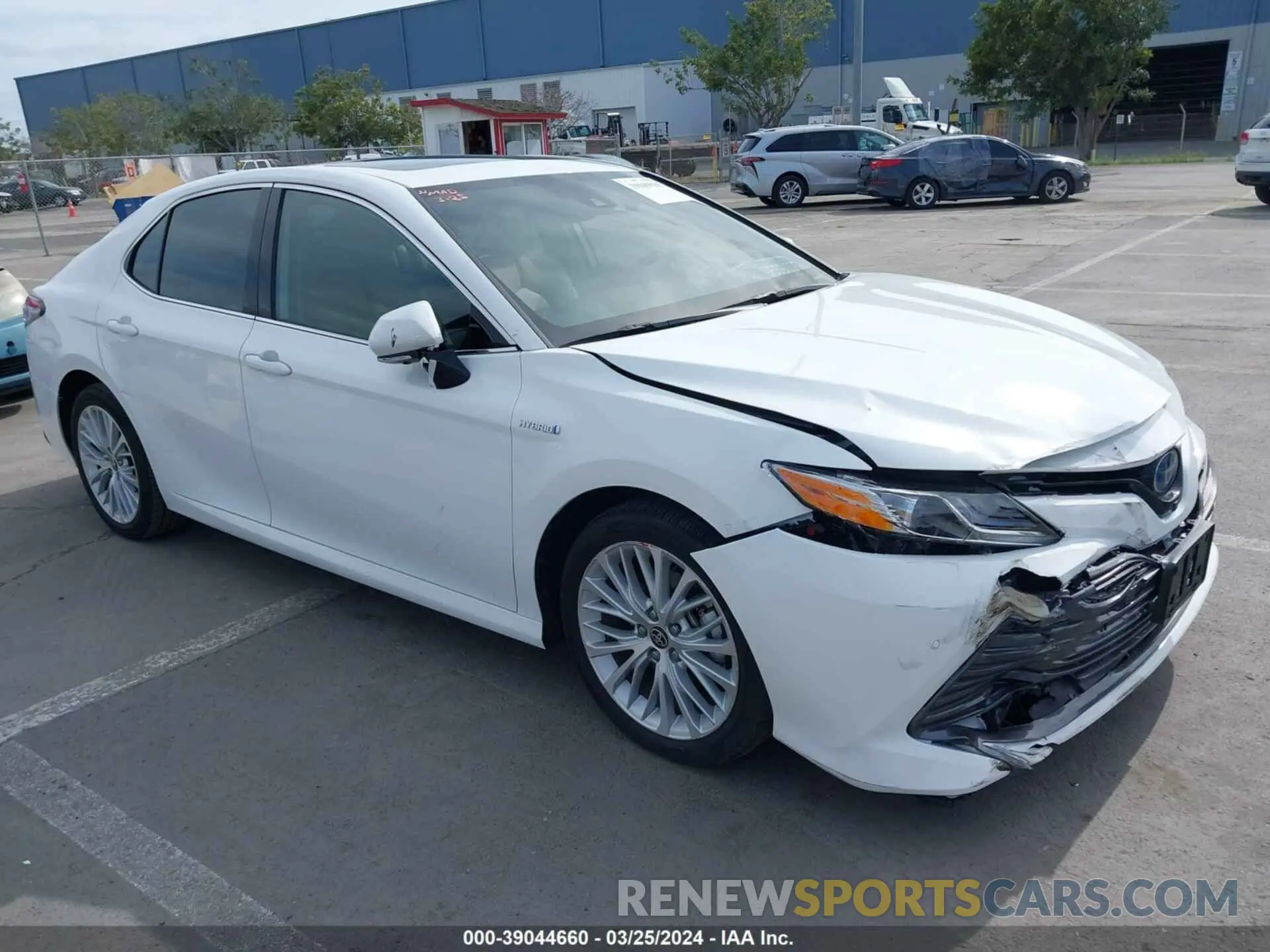 1 Photograph of a damaged car 4T1F31AK1LU019270 TOYOTA CAMRY 2020