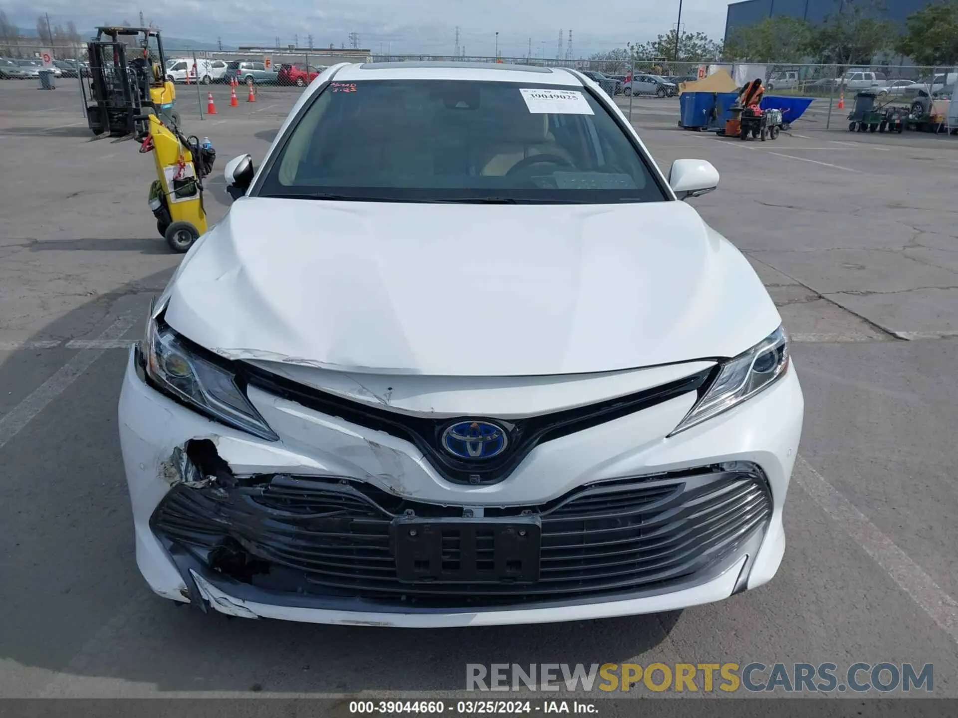 12 Photograph of a damaged car 4T1F31AK1LU019270 TOYOTA CAMRY 2020