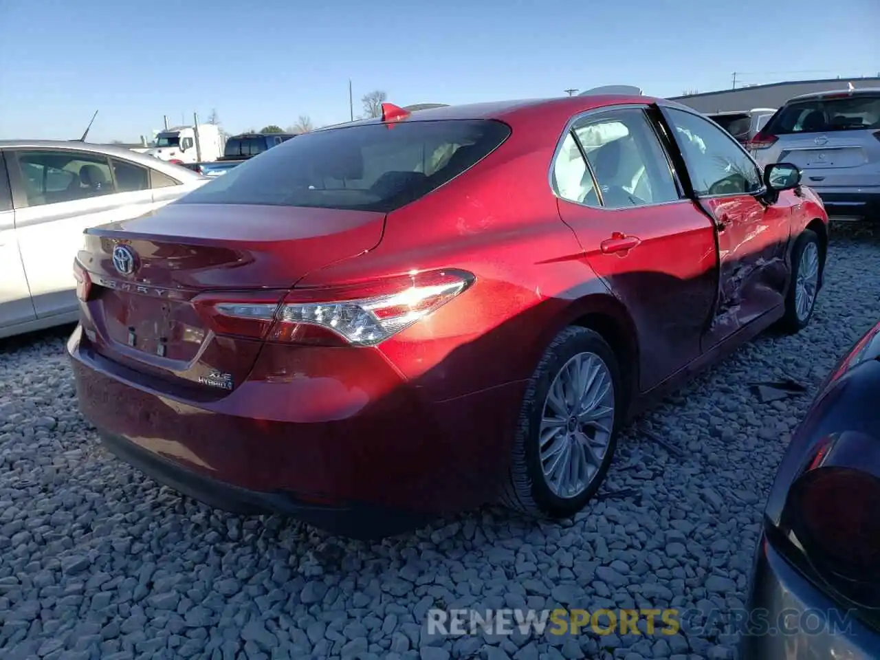 4 Photograph of a damaged car 4T1F31AK1LU542689 TOYOTA CAMRY 2020