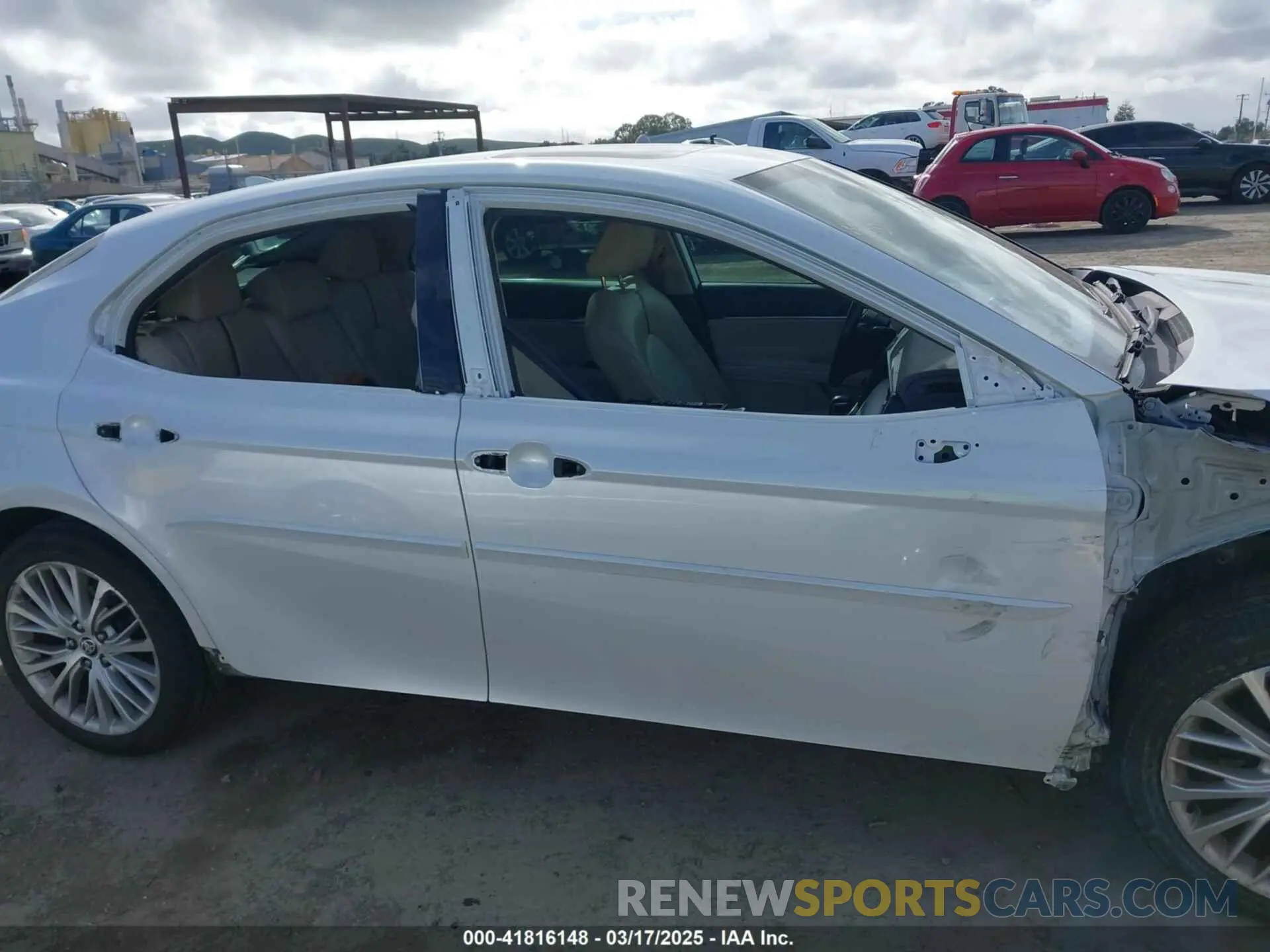 14 Photograph of a damaged car 4T1F31AK2LU014000 TOYOTA CAMRY 2020