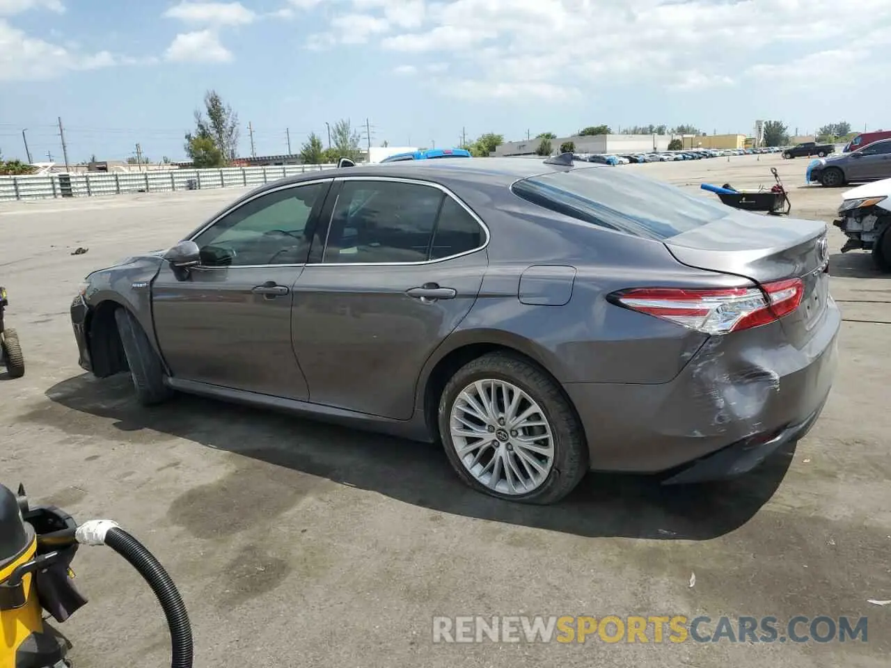 2 Photograph of a damaged car 4T1F31AK2LU522659 TOYOTA CAMRY 2020