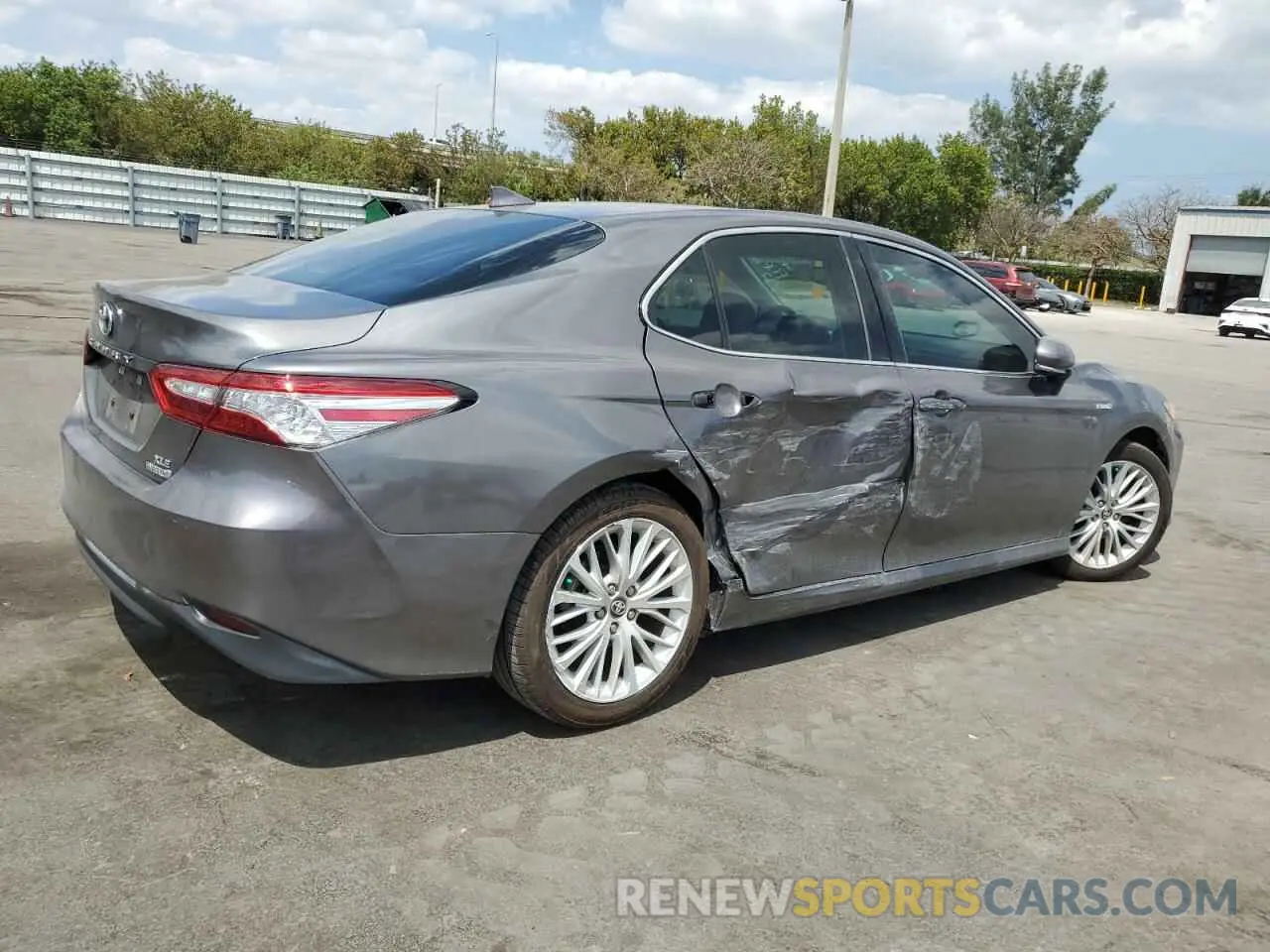 3 Photograph of a damaged car 4T1F31AK2LU522659 TOYOTA CAMRY 2020