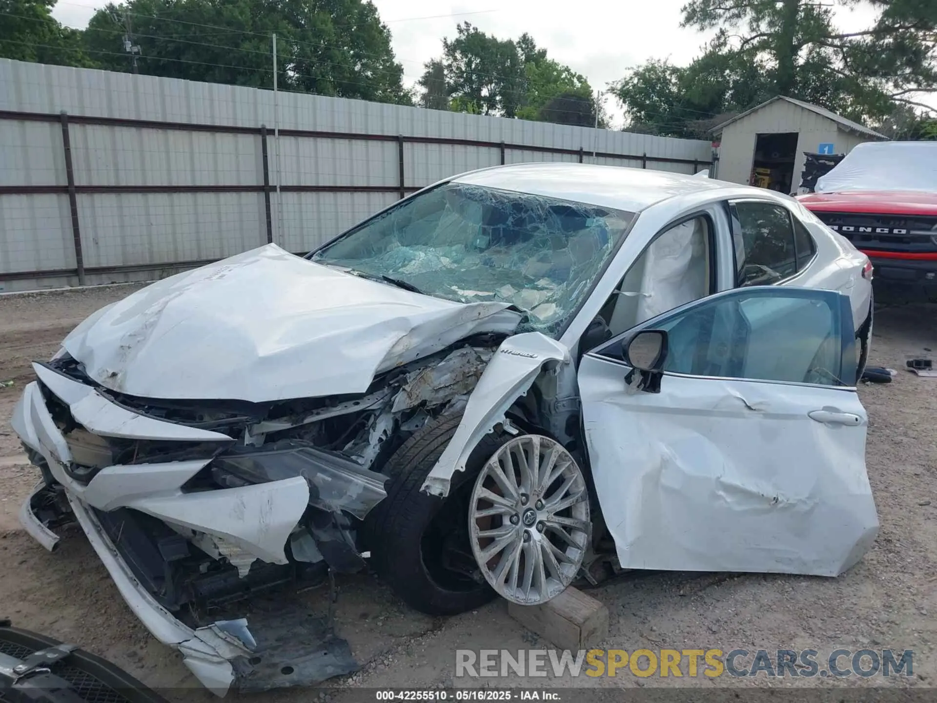 6 Photograph of a damaged car 4T1F31AK2LU523486 TOYOTA CAMRY 2020