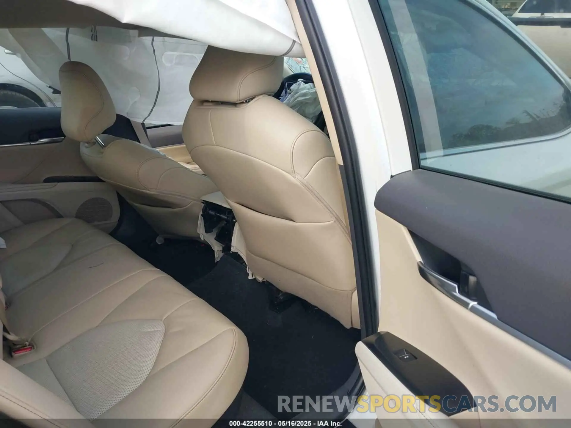 8 Photograph of a damaged car 4T1F31AK2LU523486 TOYOTA CAMRY 2020