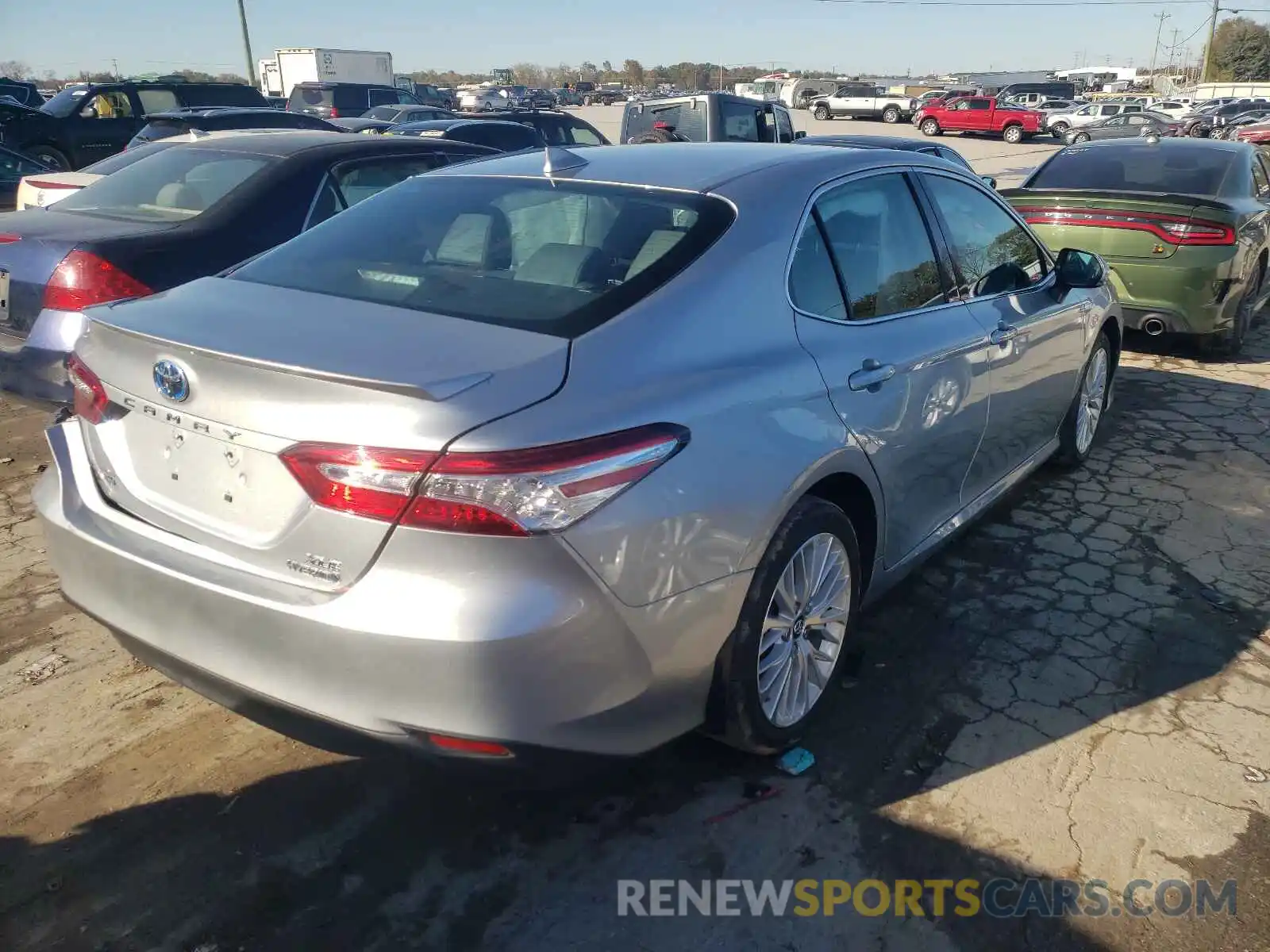 4 Photograph of a damaged car 4T1F31AK2LU525044 TOYOTA CAMRY 2020