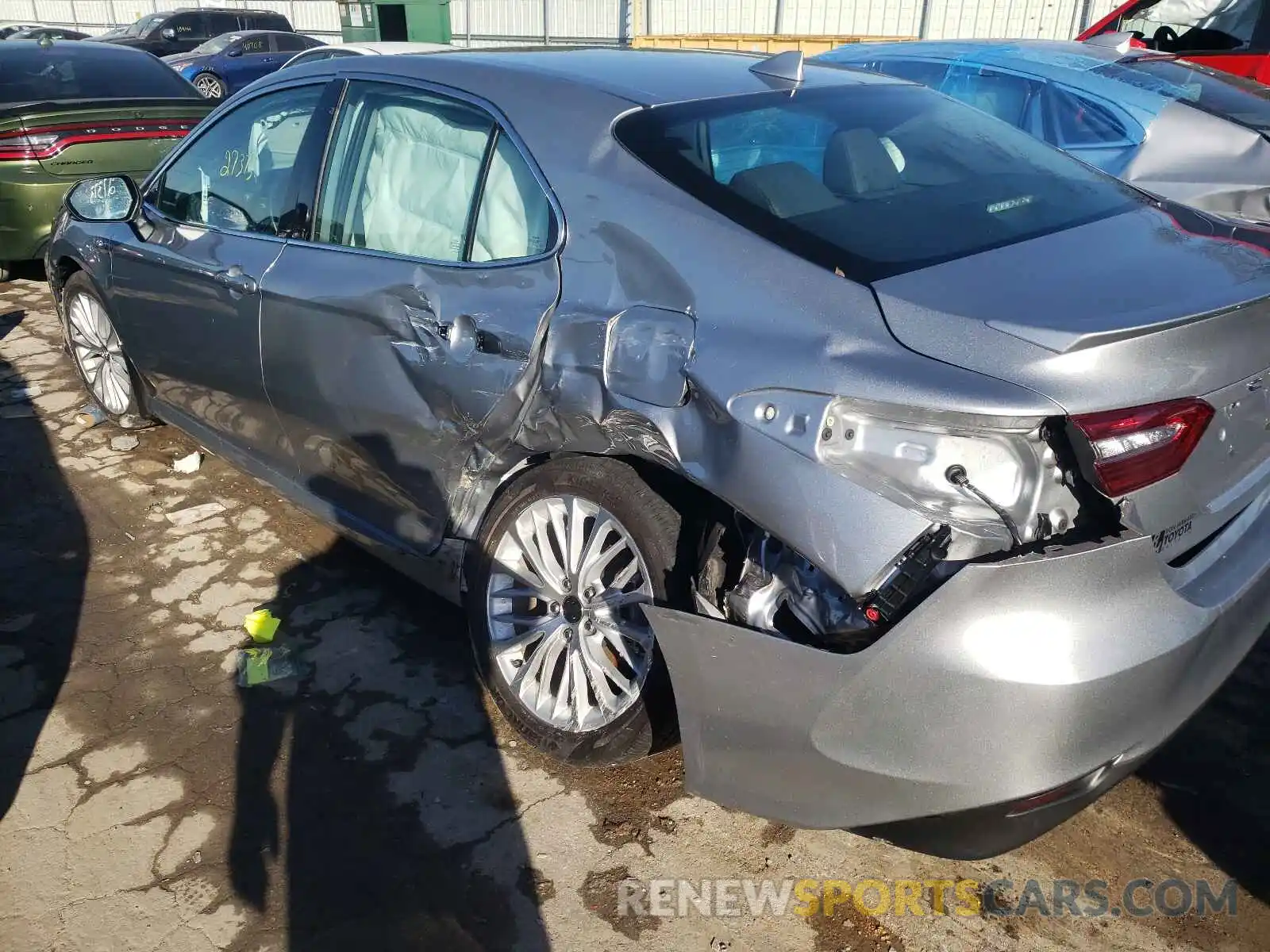 9 Photograph of a damaged car 4T1F31AK2LU525044 TOYOTA CAMRY 2020