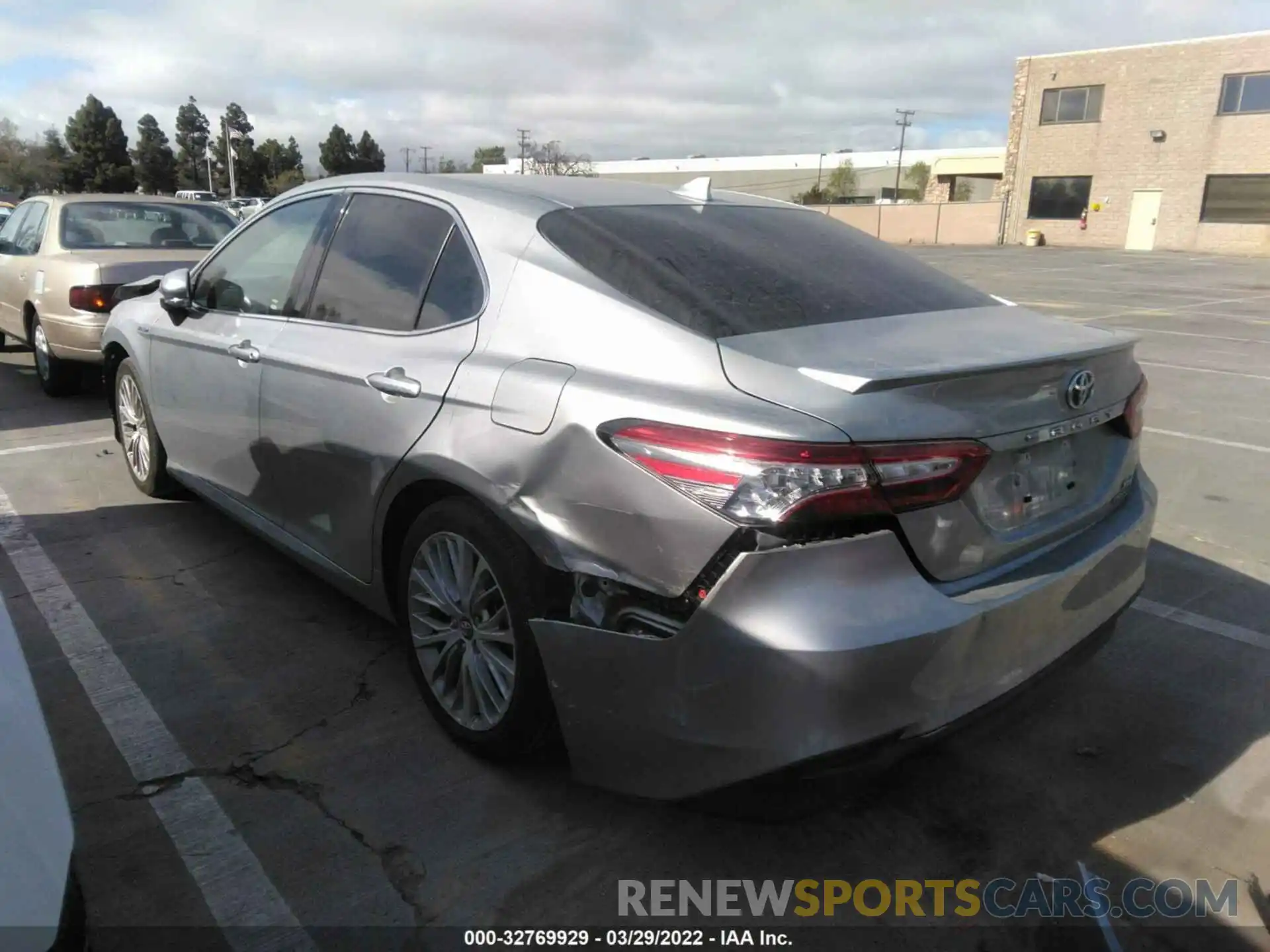 3 Photograph of a damaged car 4T1F31AK2LU526257 TOYOTA CAMRY 2020