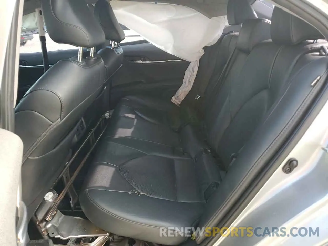 10 Photograph of a damaged car 4T1F31AK2LU528316 TOYOTA CAMRY 2020