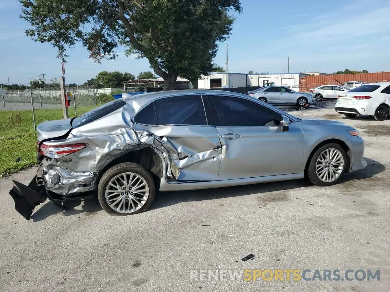 3 Photograph of a damaged car 4T1F31AK2LU528316 TOYOTA CAMRY 2020