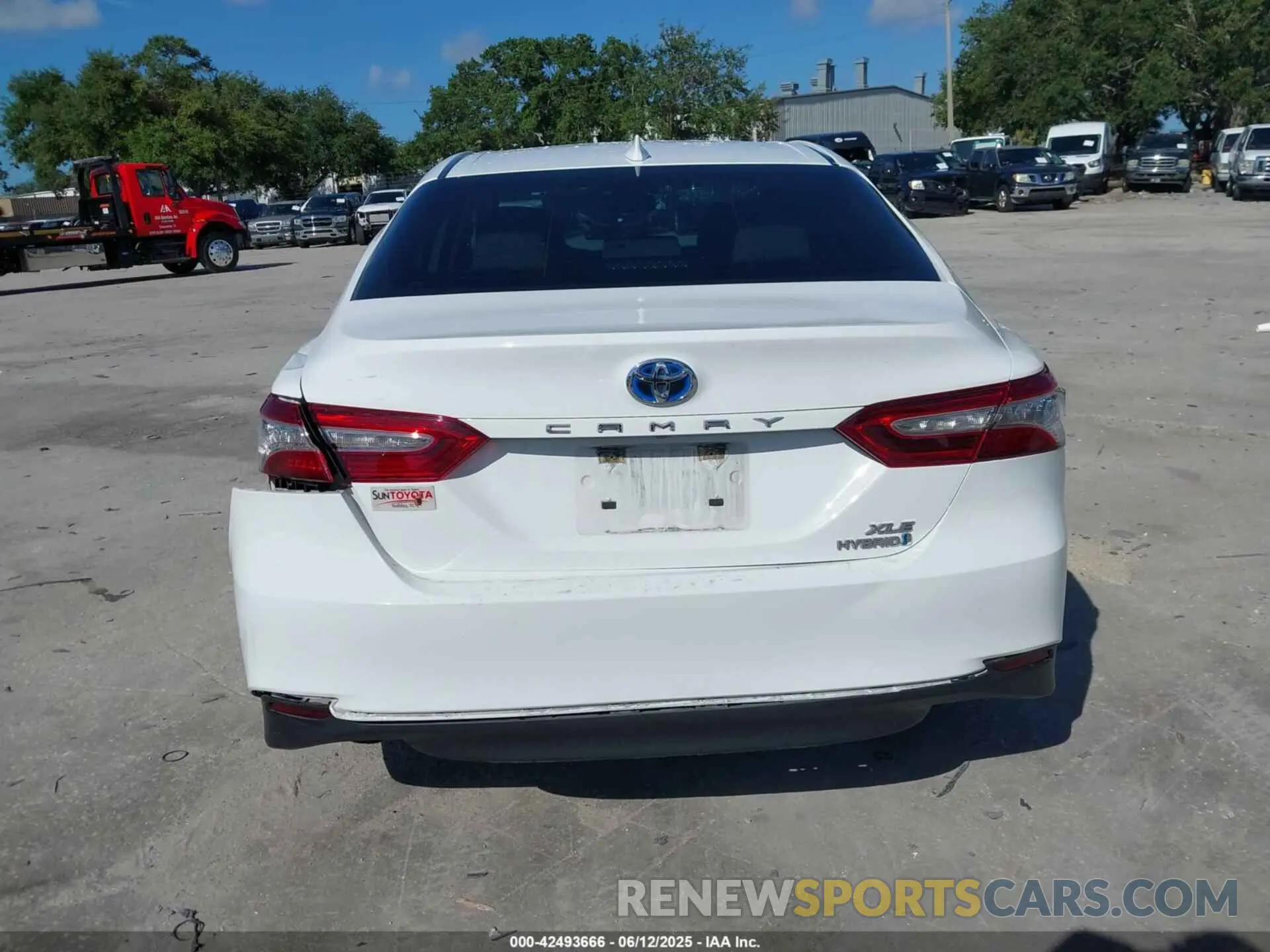 16 Photograph of a damaged car 4T1F31AK2LU545200 TOYOTA CAMRY 2020