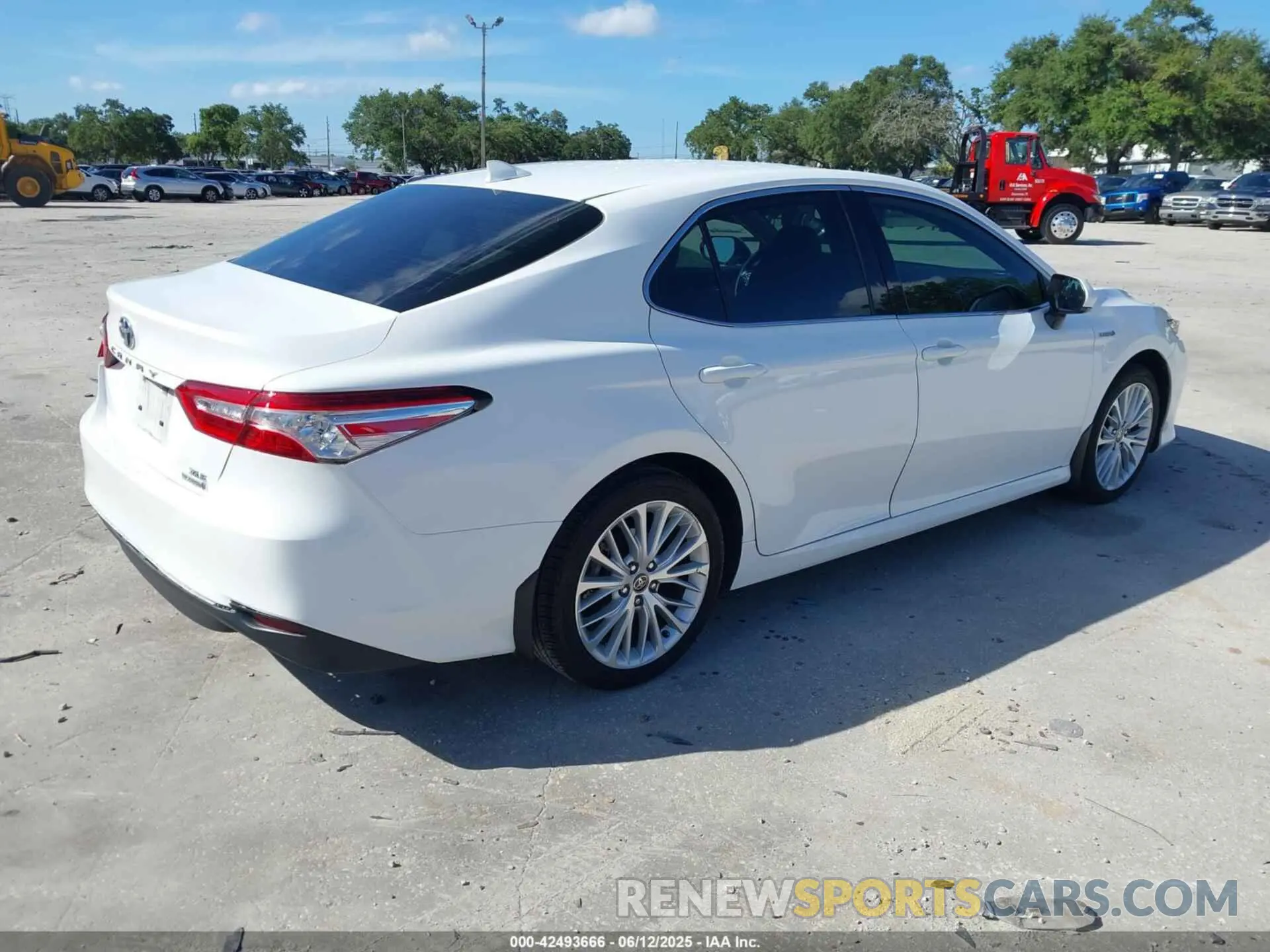 4 Photograph of a damaged car 4T1F31AK2LU545200 TOYOTA CAMRY 2020