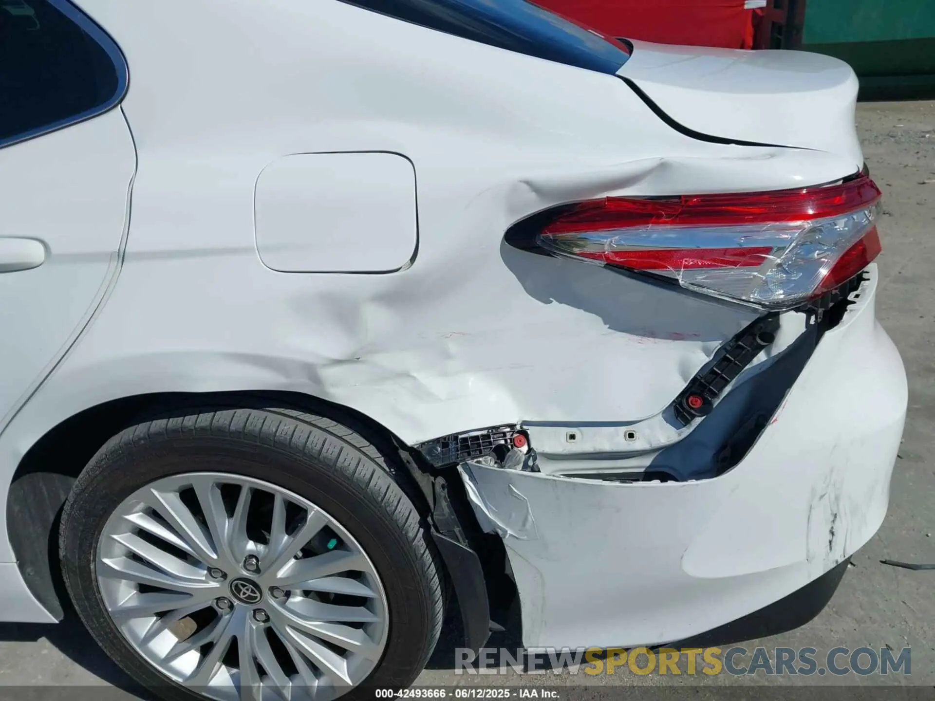 6 Photograph of a damaged car 4T1F31AK2LU545200 TOYOTA CAMRY 2020