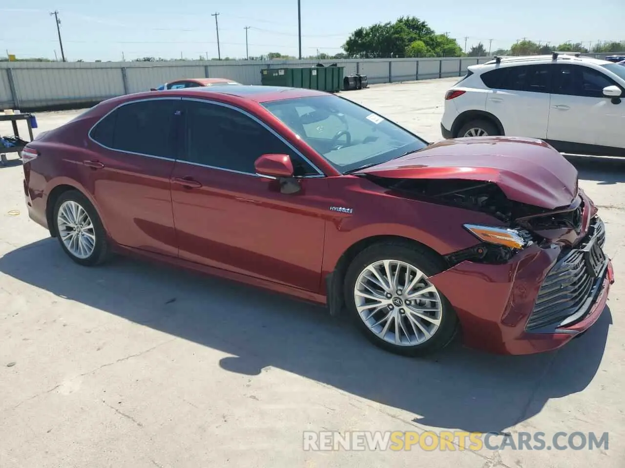4 Photograph of a damaged car 4T1F31AK3LU012384 TOYOTA CAMRY 2020