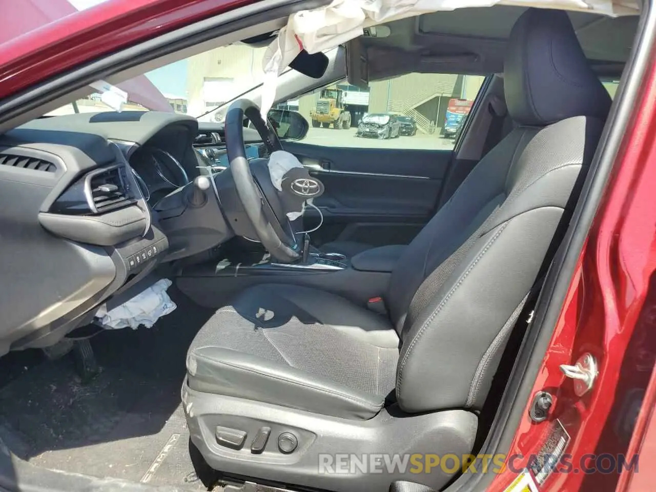 7 Photograph of a damaged car 4T1F31AK3LU012384 TOYOTA CAMRY 2020