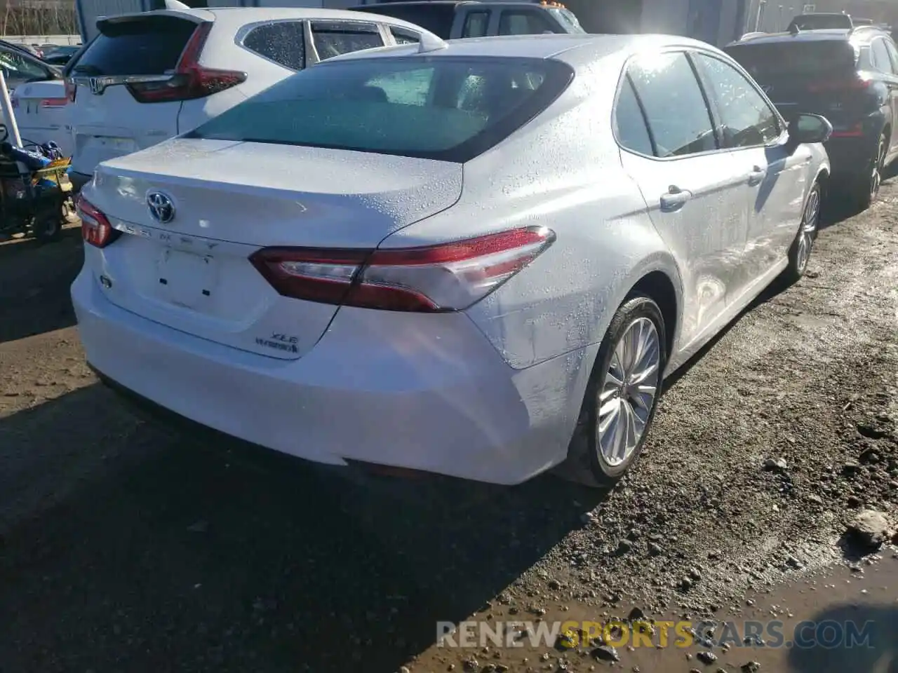 4 Photograph of a damaged car 4T1F31AK3LU014121 TOYOTA CAMRY 2020